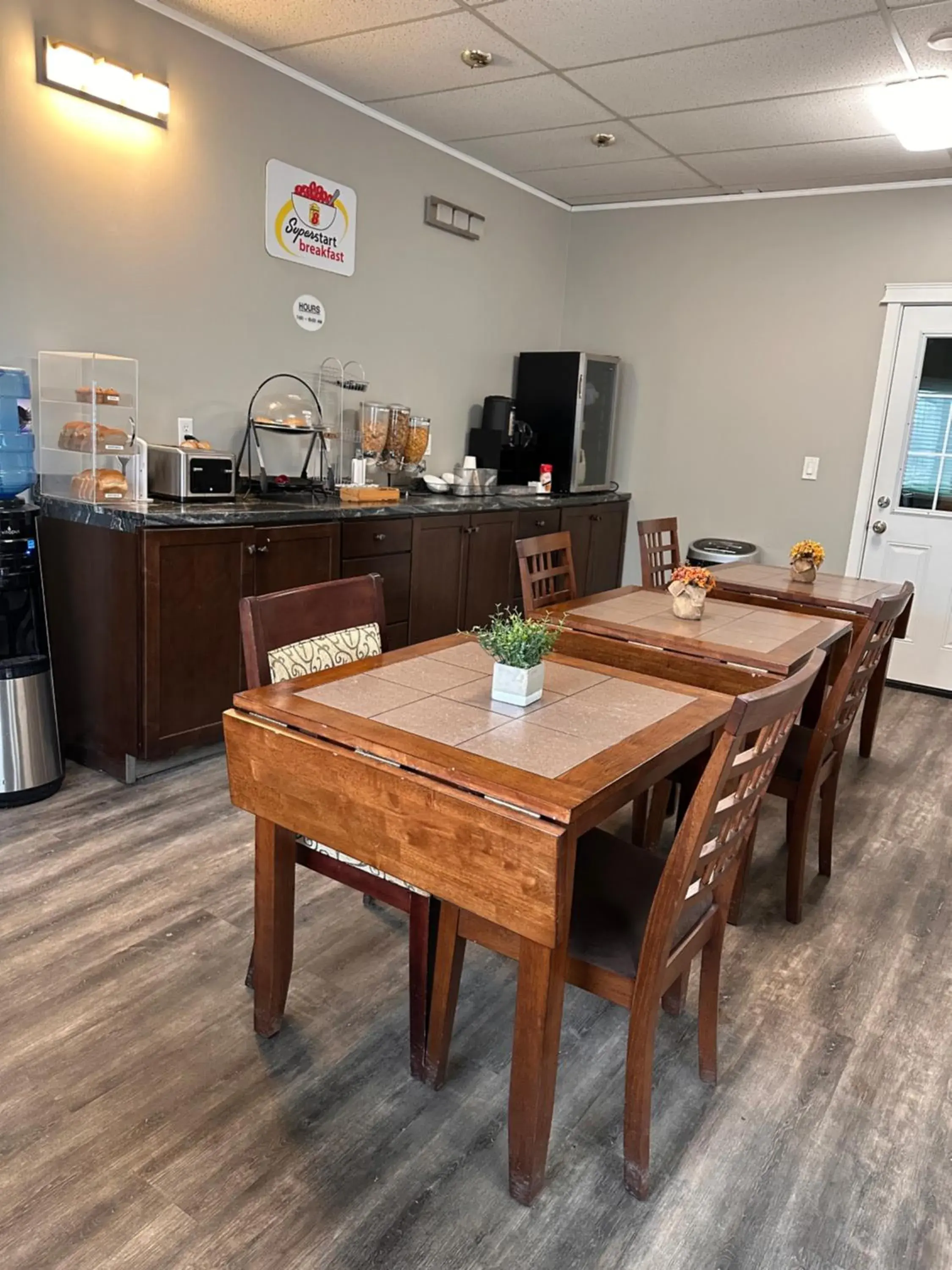 Breakfast in Super 8 by Wyndham Quesnel BC Breakfast in Super 8 by Wyndham Quesnel BC