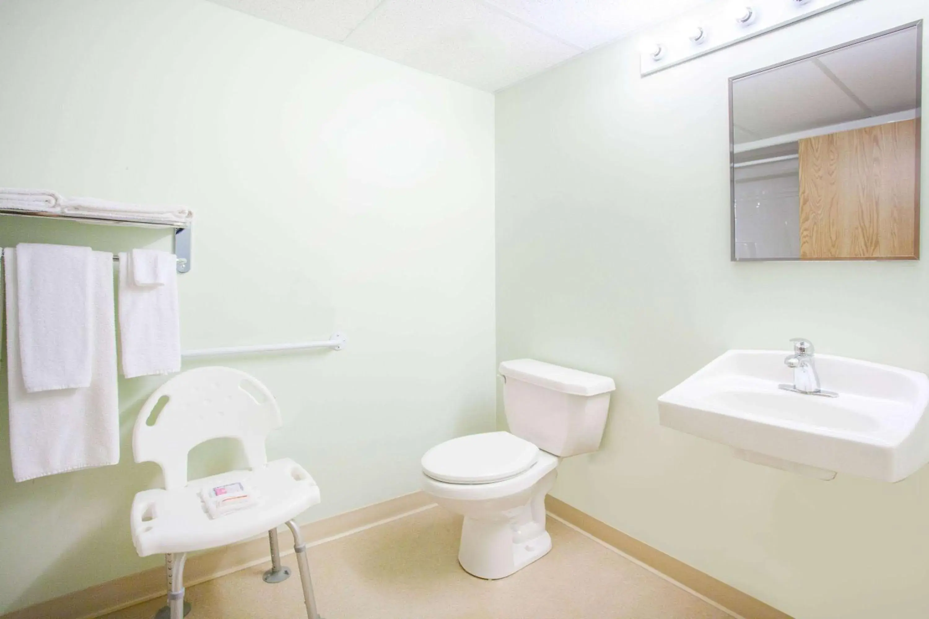 Photo of the whole room in Super 8 by Wyndham Swan River MB Photo of the whole room in Super 8 by Wyndham Swan River MB