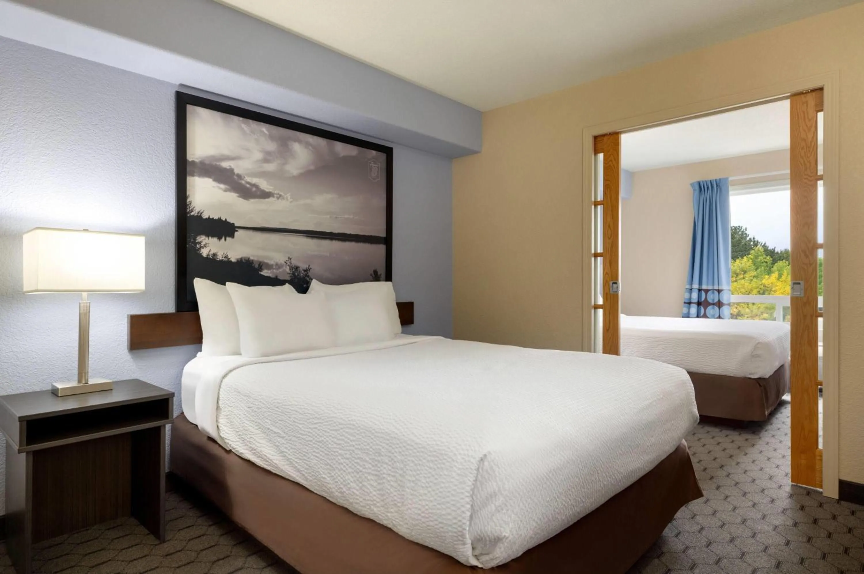 Photo of the whole room, Bed in Super 8 by Wyndham Swan River MB