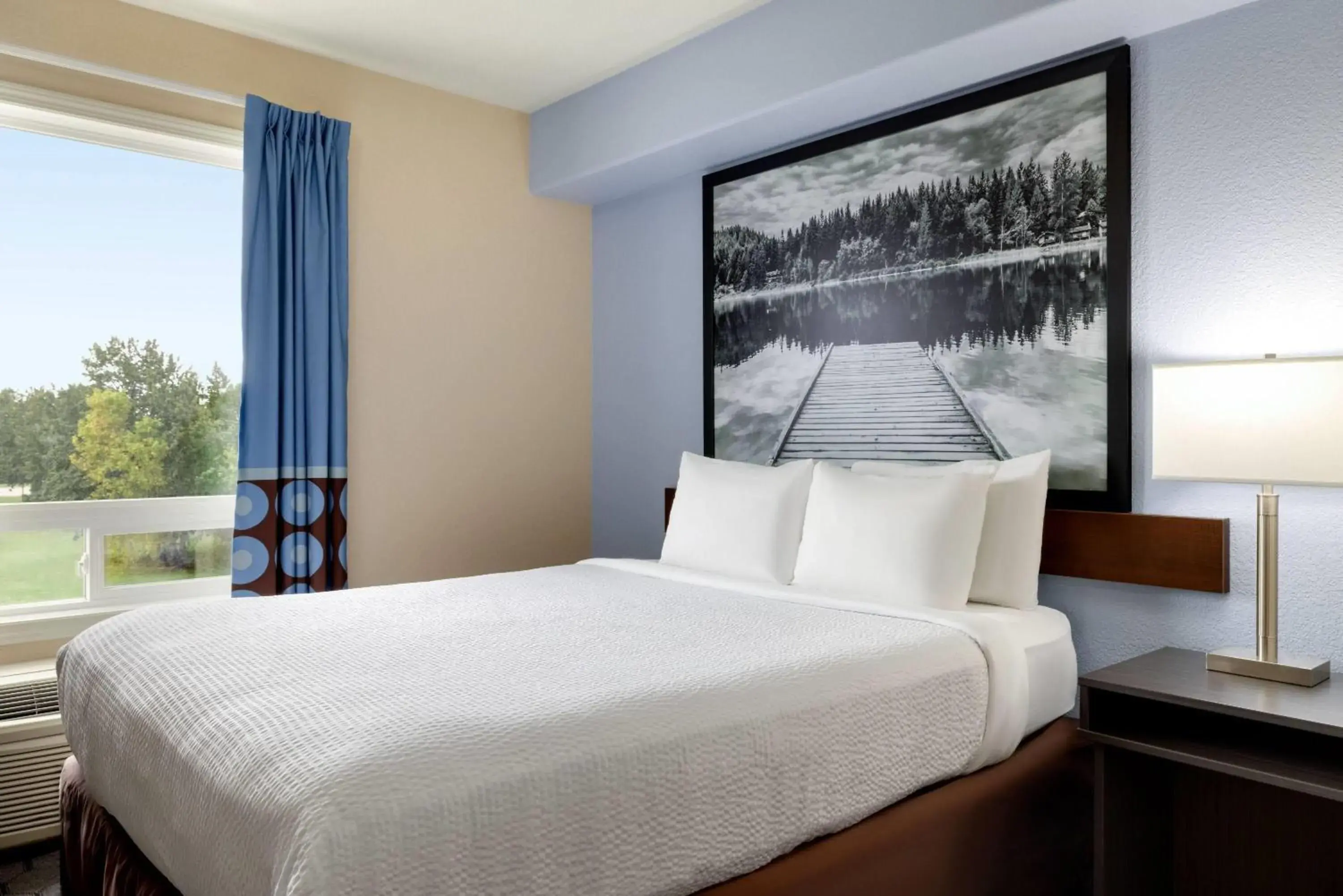 Photo of the whole room, Bed in Super 8 by Wyndham Swan River MB Photo of the whole room, Bed in Super 8 by Wyndham Swan River MB