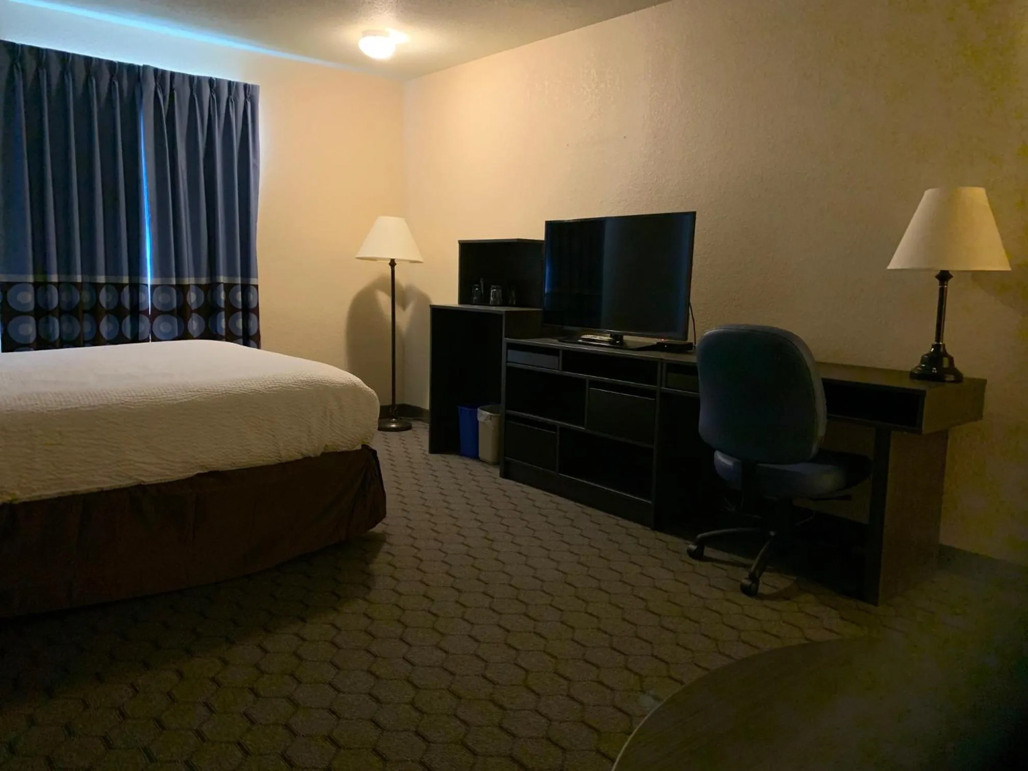 TV and multimedia, Bed in Super 8 by Wyndham Swan River MB