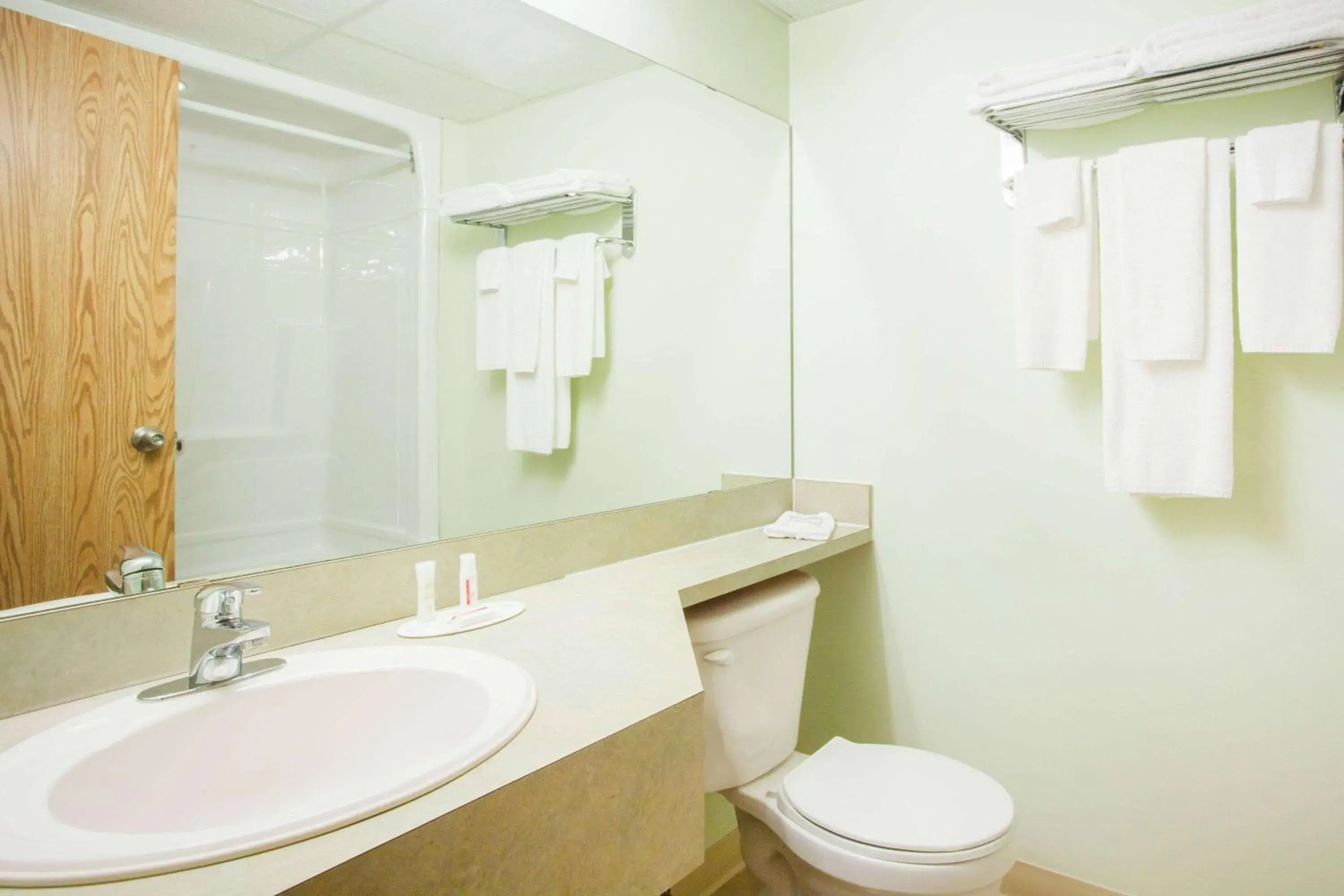 Photo of the whole room in Super 8 by Wyndham Swan River MB Photo of the whole room in Super 8 by Wyndham Swan River MB