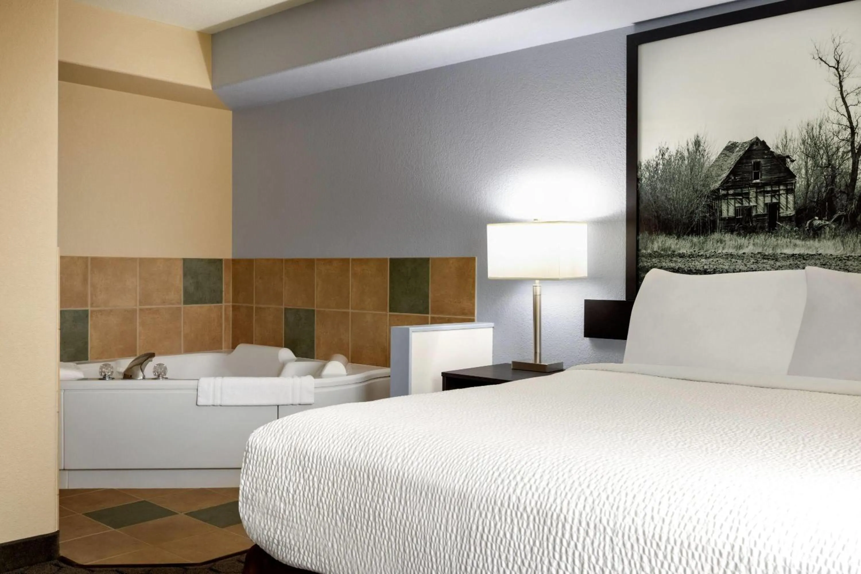 Photo of the whole room, Bed in Super 8 by Wyndham Swan River MB