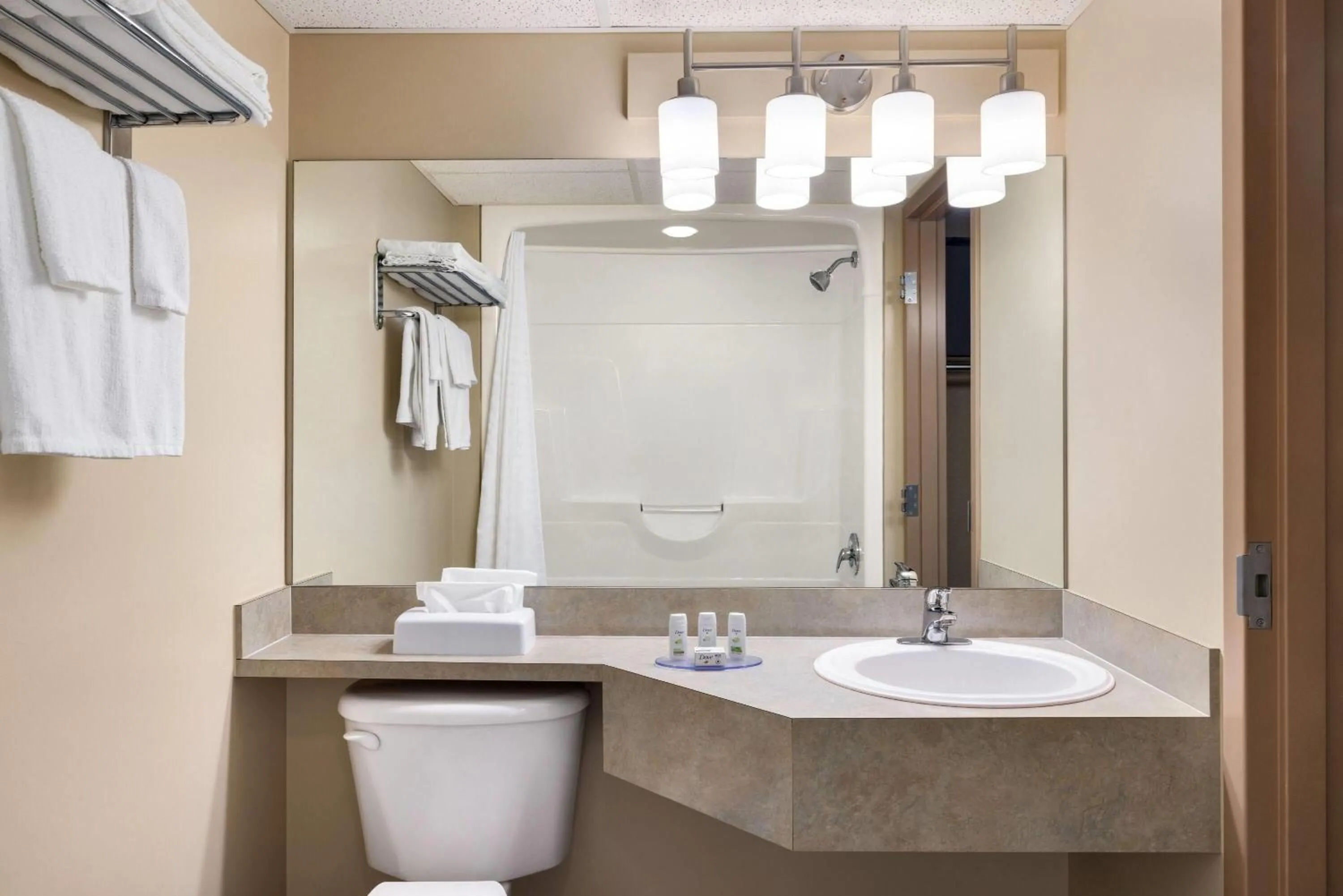 Bathroom in Super 8 by Wyndham Swan River MB