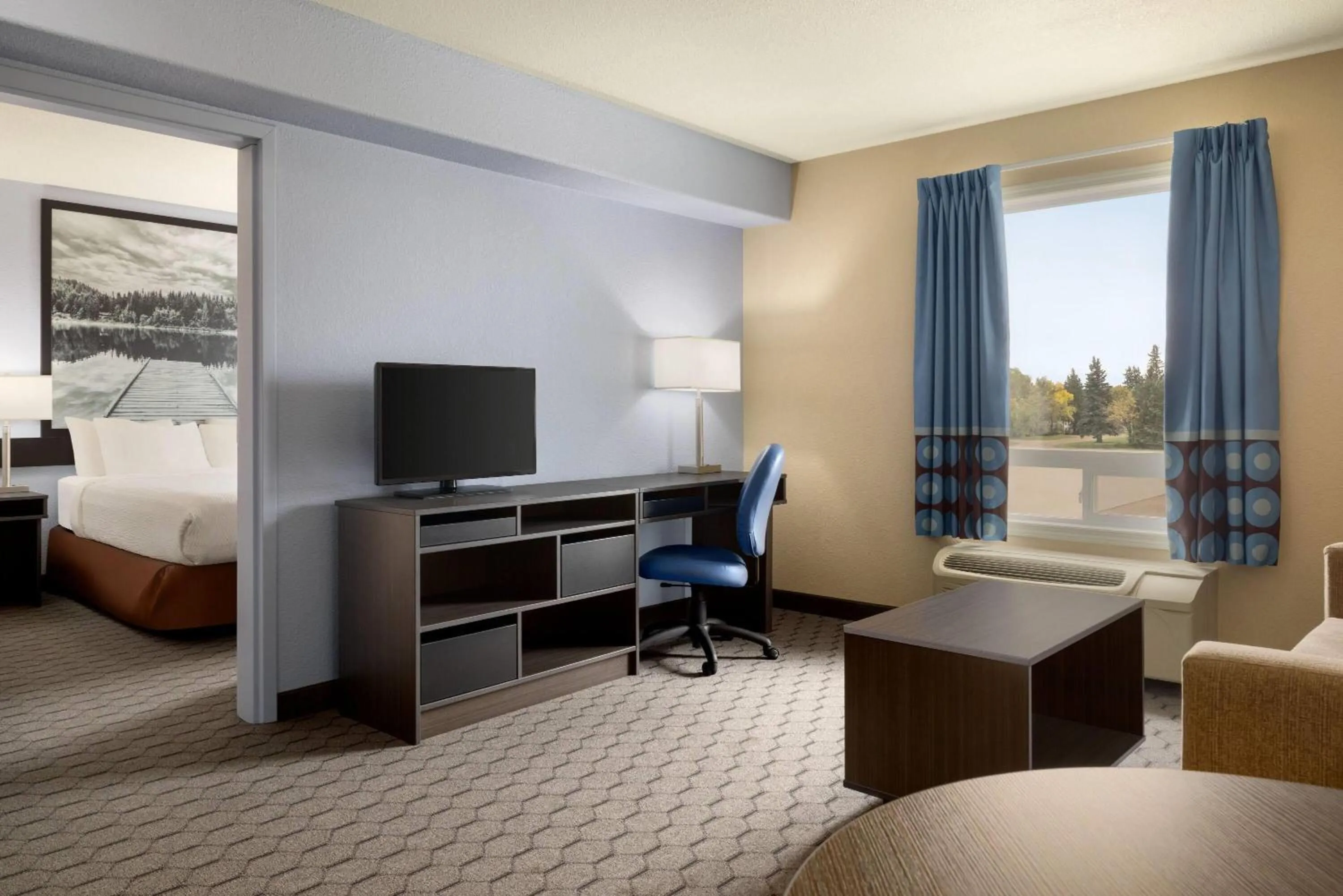 Photo of the whole room, Bed in Super 8 by Wyndham Swan River MB