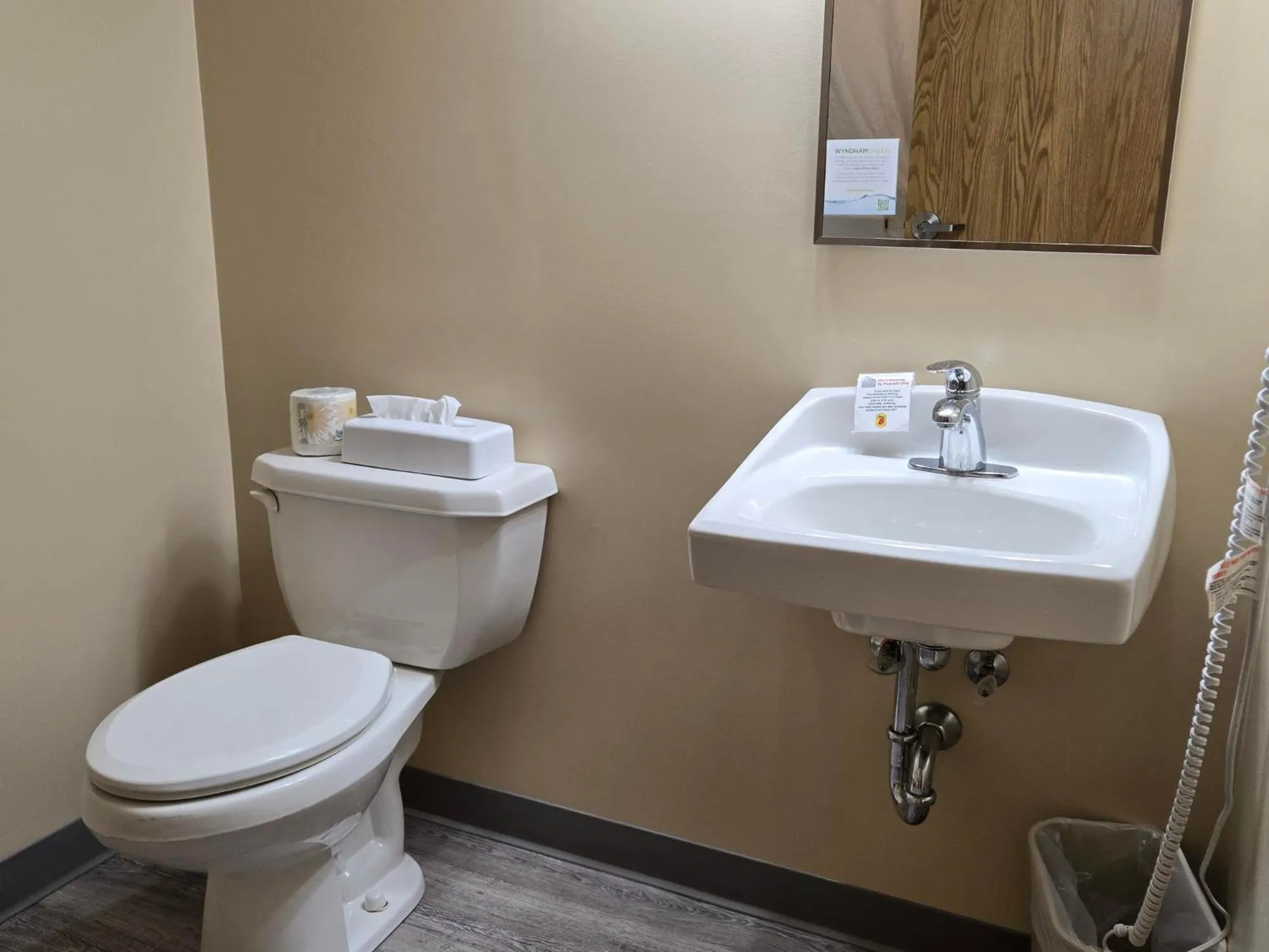 Bathroom in Super 8 by Wyndham Swan River MB