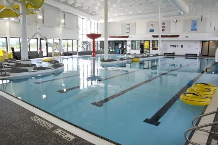 Swimming pool in Super 8 by Wyndham Swan River MB Swimming pool in Super 8 by Wyndham Swan River MB