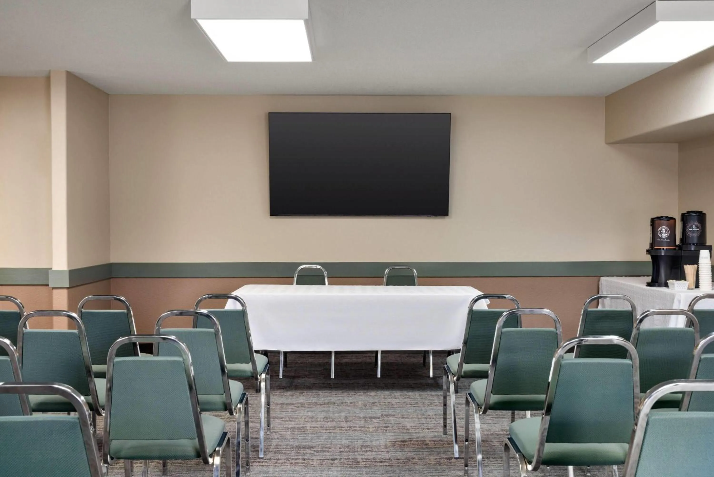 Meeting/conference room in Super 8 by Wyndham Swan River MB
