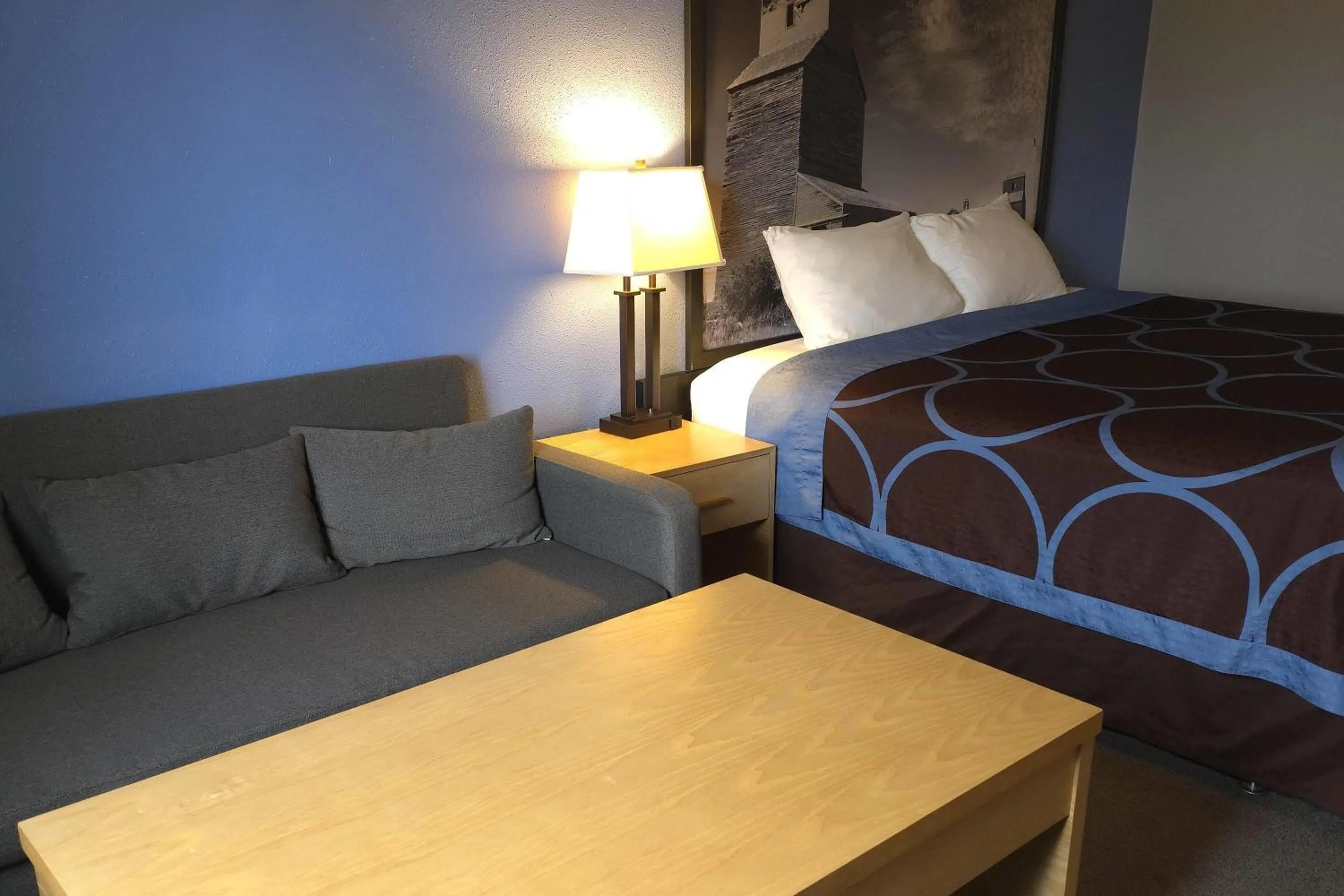 Photo of the whole room, Bed in Super 8 by Wyndham Swift Current