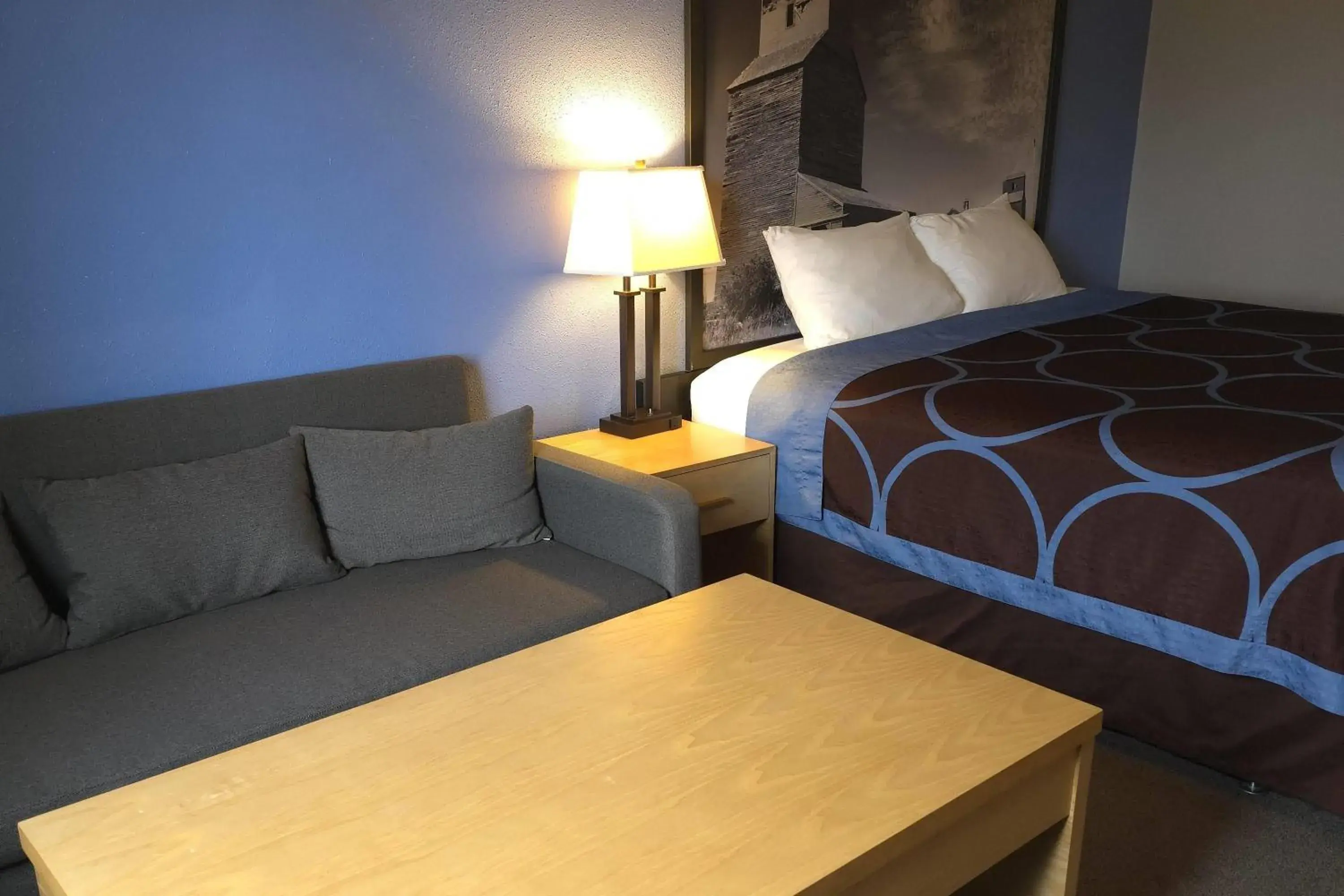 Photo of the whole room, Bed in Super 8 by Wyndham Swift Current Photo of the whole room, Bed in Super 8 by Wyndham Swift Current