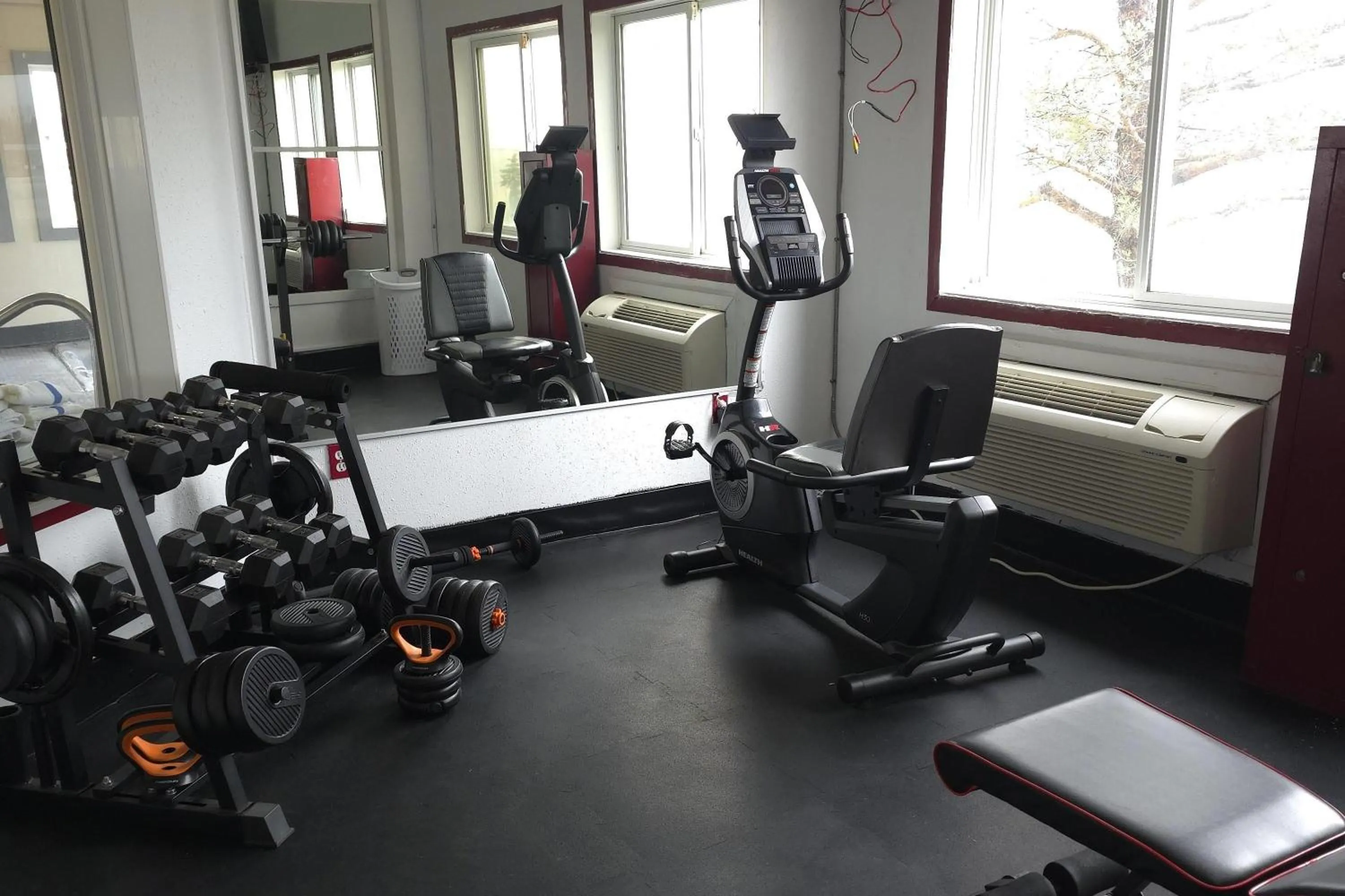 Fitness centre/facilities in Super 8 by Wyndham Swift Current