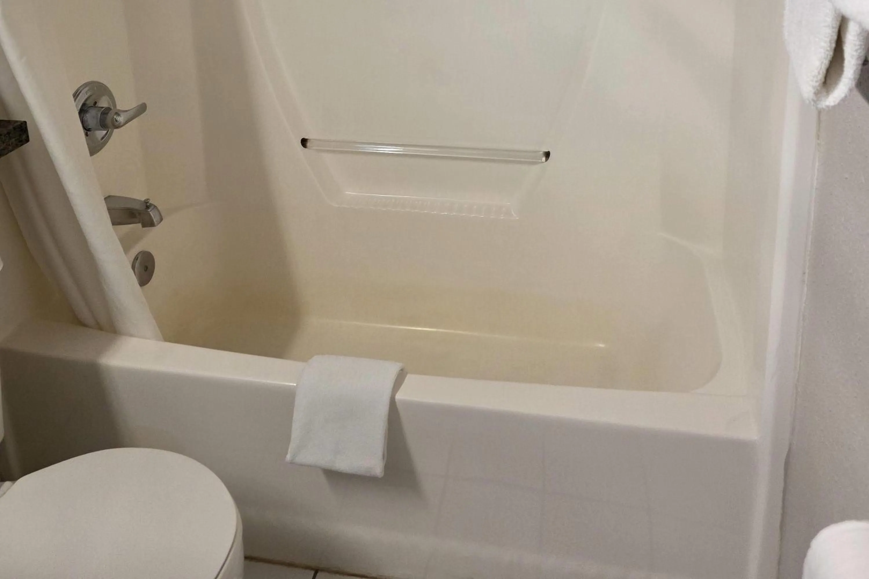 Photo of the whole room in Super 8 by Wyndham Swift Current