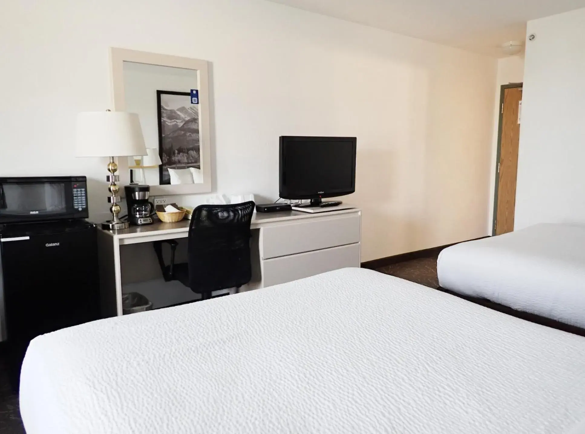 Bedroom, Bed in Super 8 by Wyndham Taber AB Bedroom, Bed in Super 8 by Wyndham Taber AB