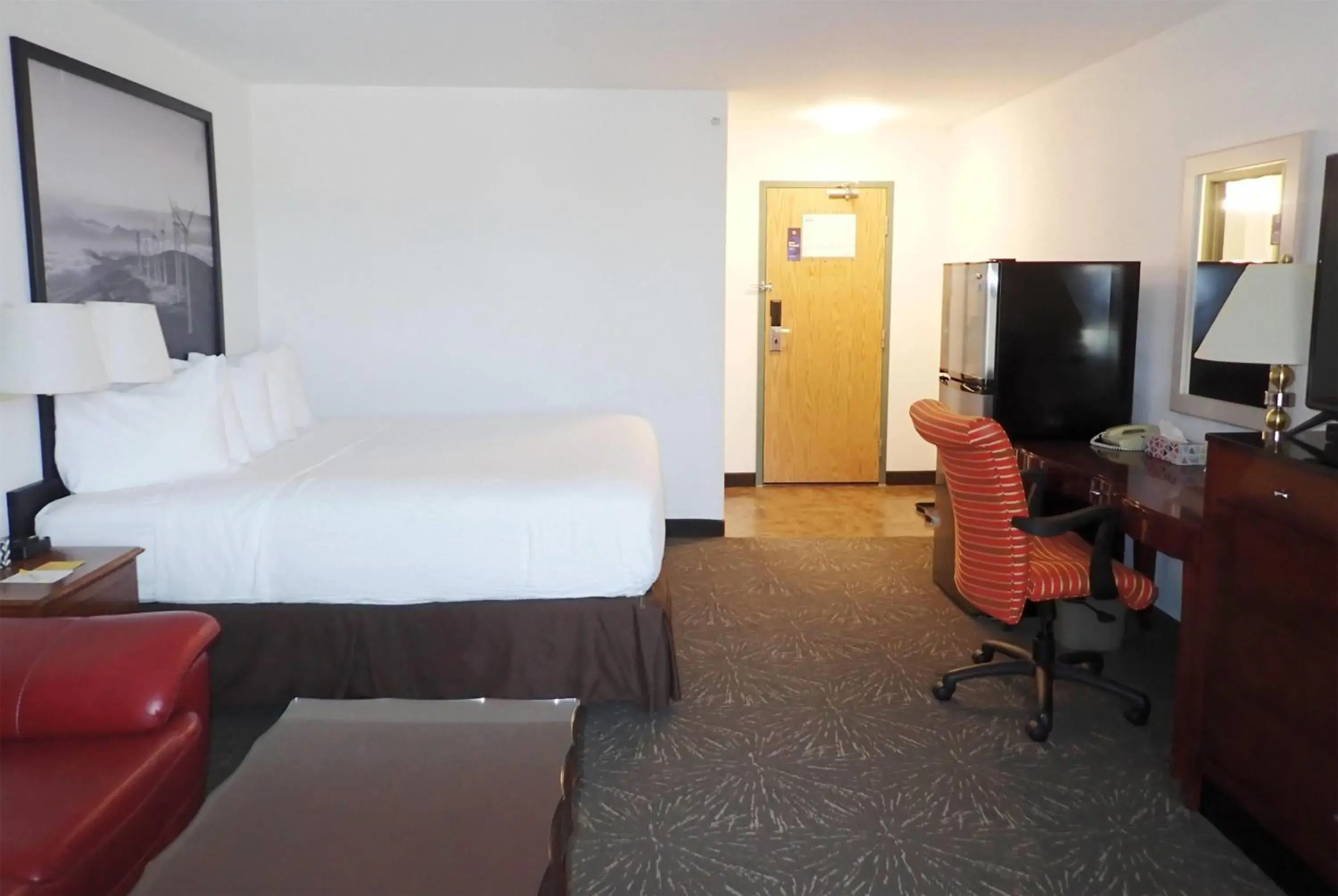 Photo of the whole room, Bed in Days Inn by Wyndham Taber Photo of the whole room, Bed in Days Inn by Wyndham Taber