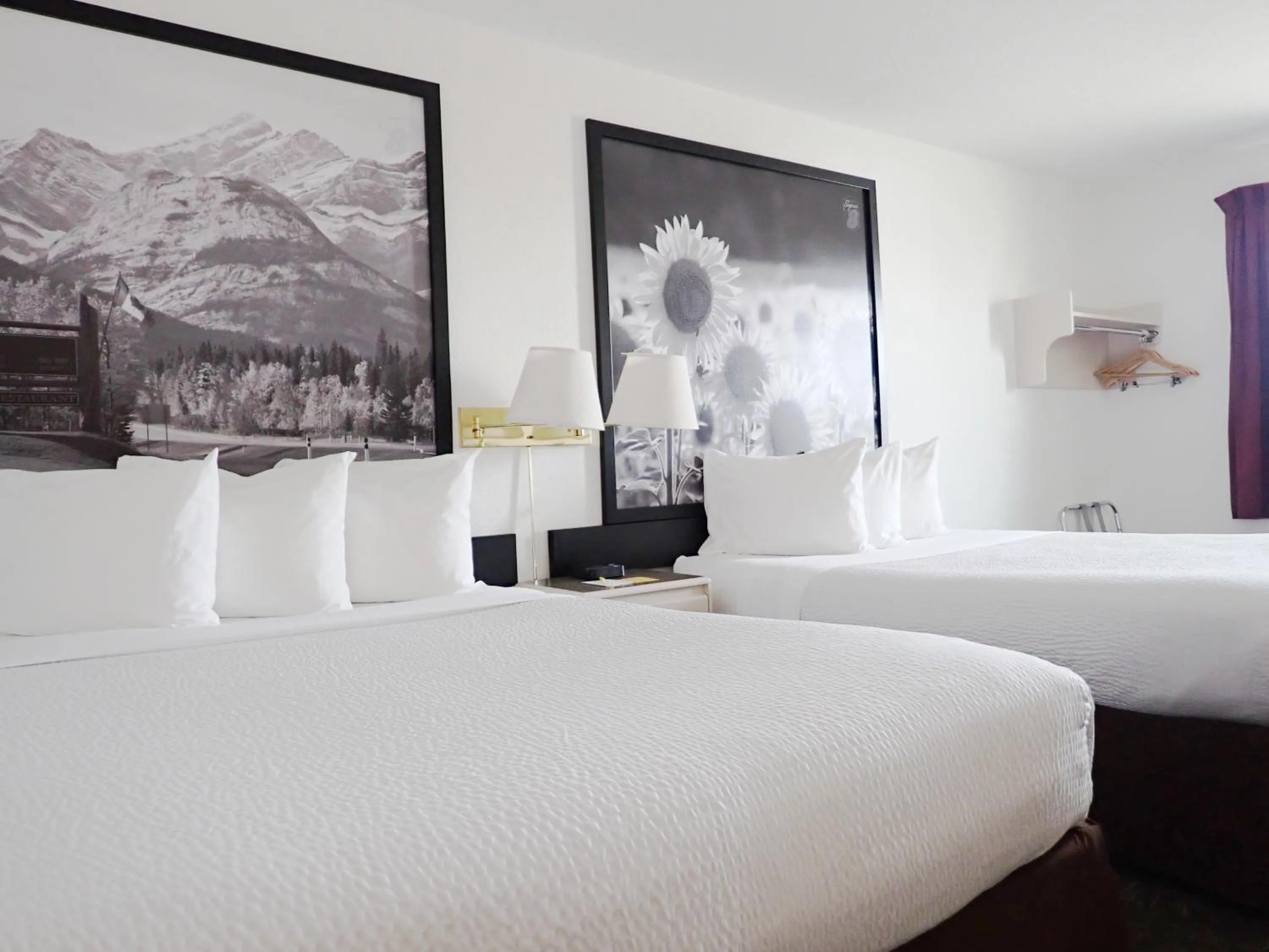 Bed in Super 8 by Wyndham Taber AB