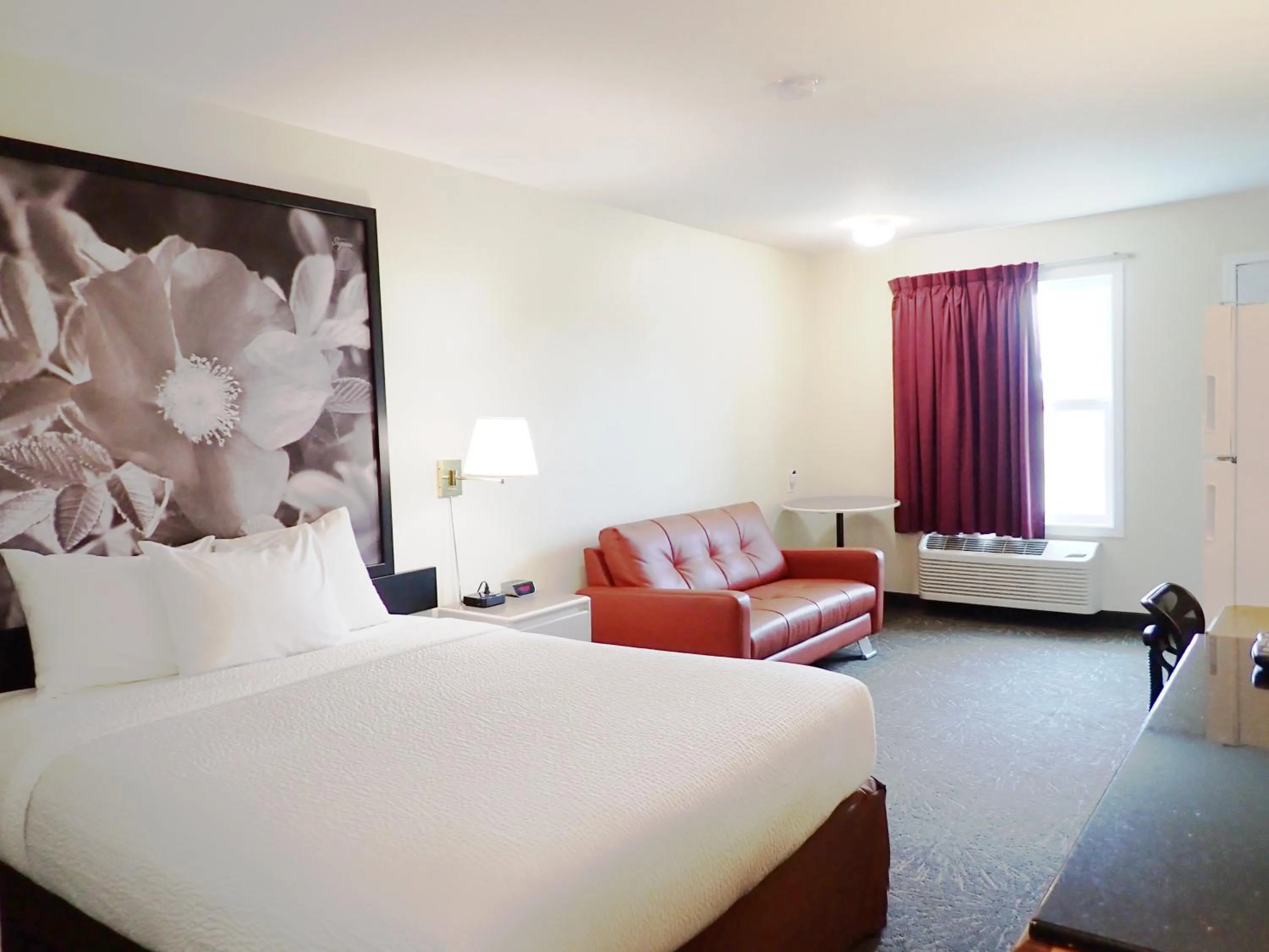 Bed in Super 8 by Wyndham Taber AB