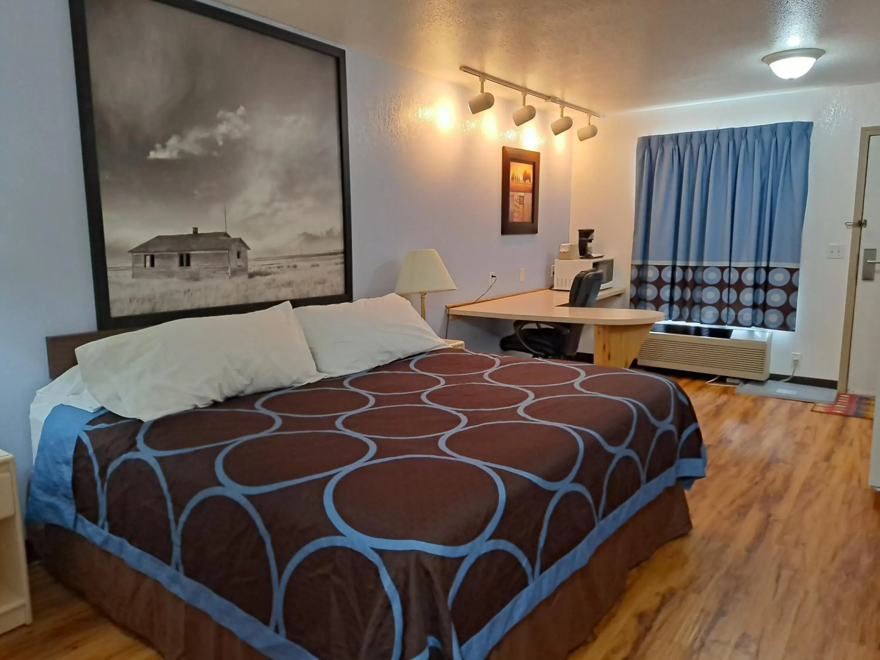 Bed in Super 8 by Wyndham Three Hills AB Bed in Super 8 by Wyndham Three Hills AB