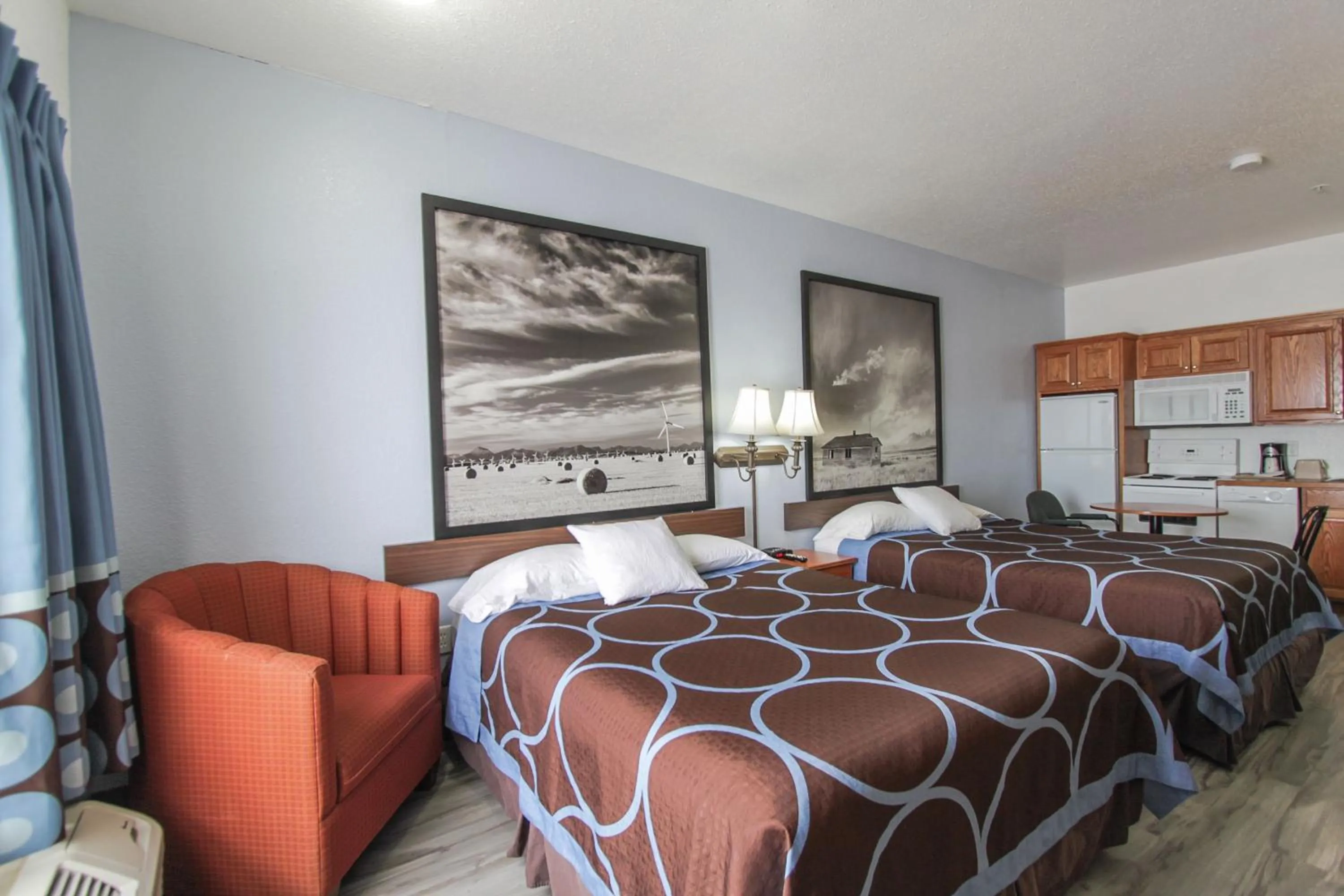 Bed in Super 8 by Wyndham Three Hills AB