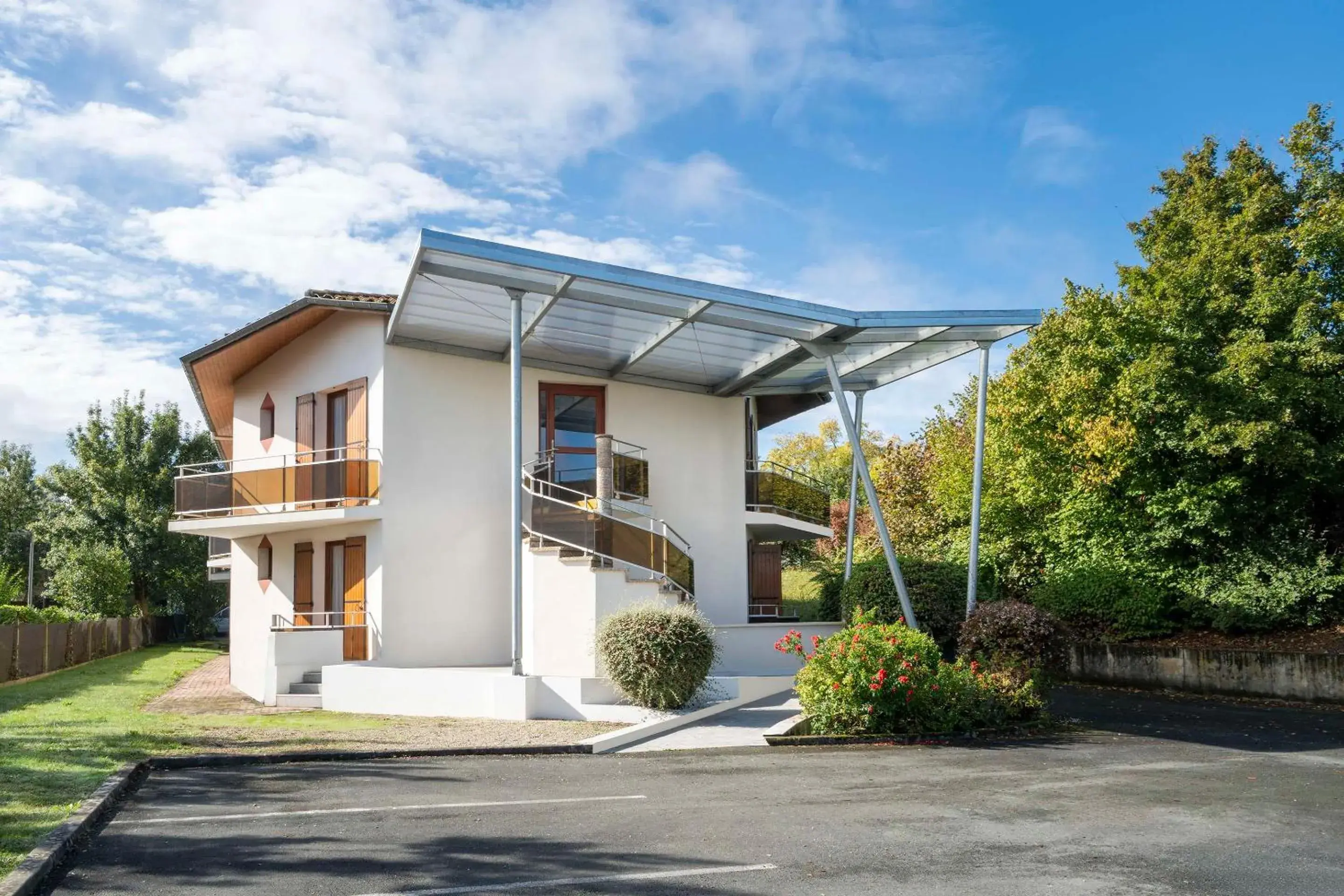 Property building in Sure Hotel by Best Western Saintes Property building in Sure Hotel by Best Western Saintes