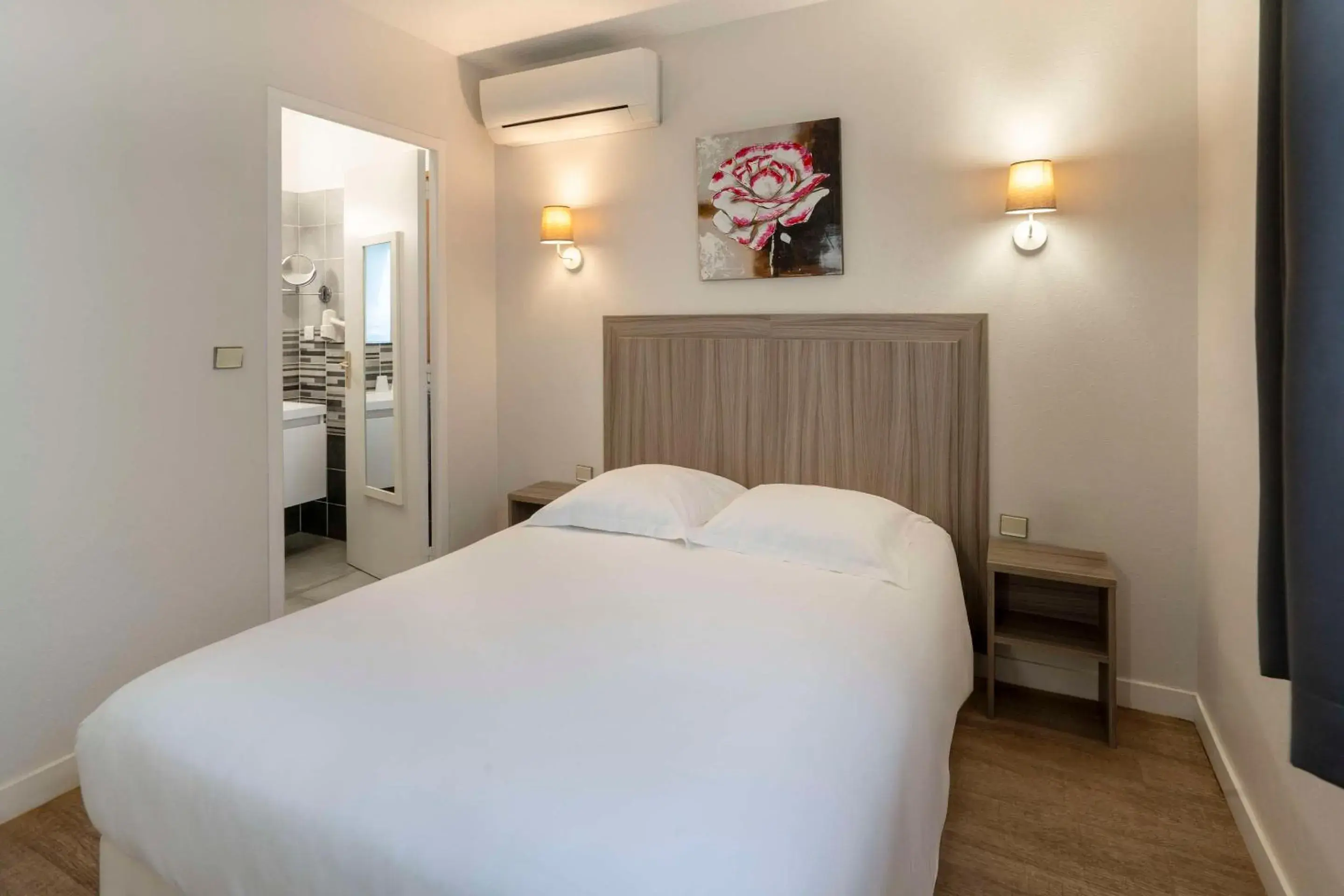Bed in Sure Hotel by Best Western Saintes Bed in Sure Hotel by Best Western Saintes