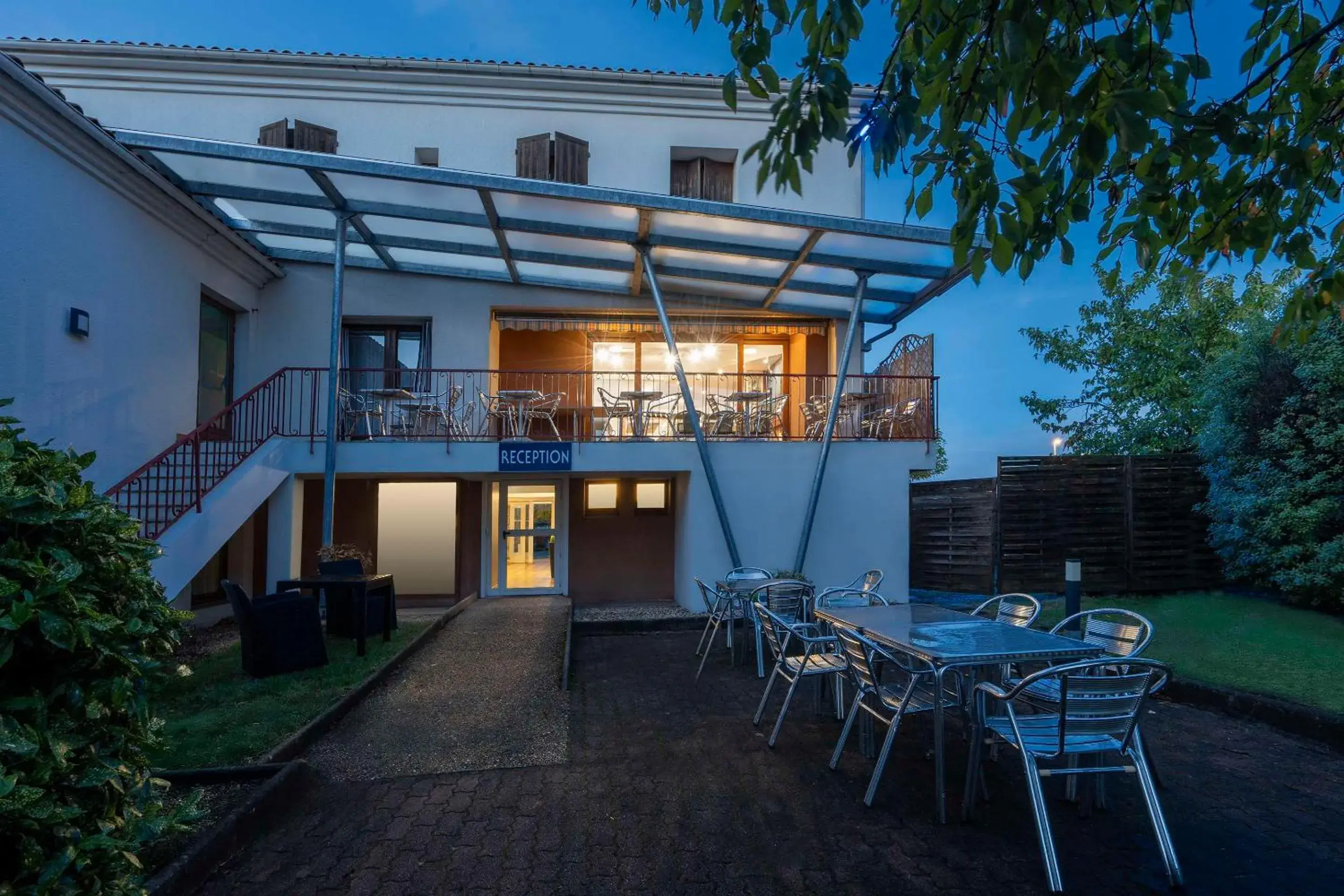 Property building in Sure Hotel by Best Western Saintes Property building in Sure Hotel by Best Western Saintes