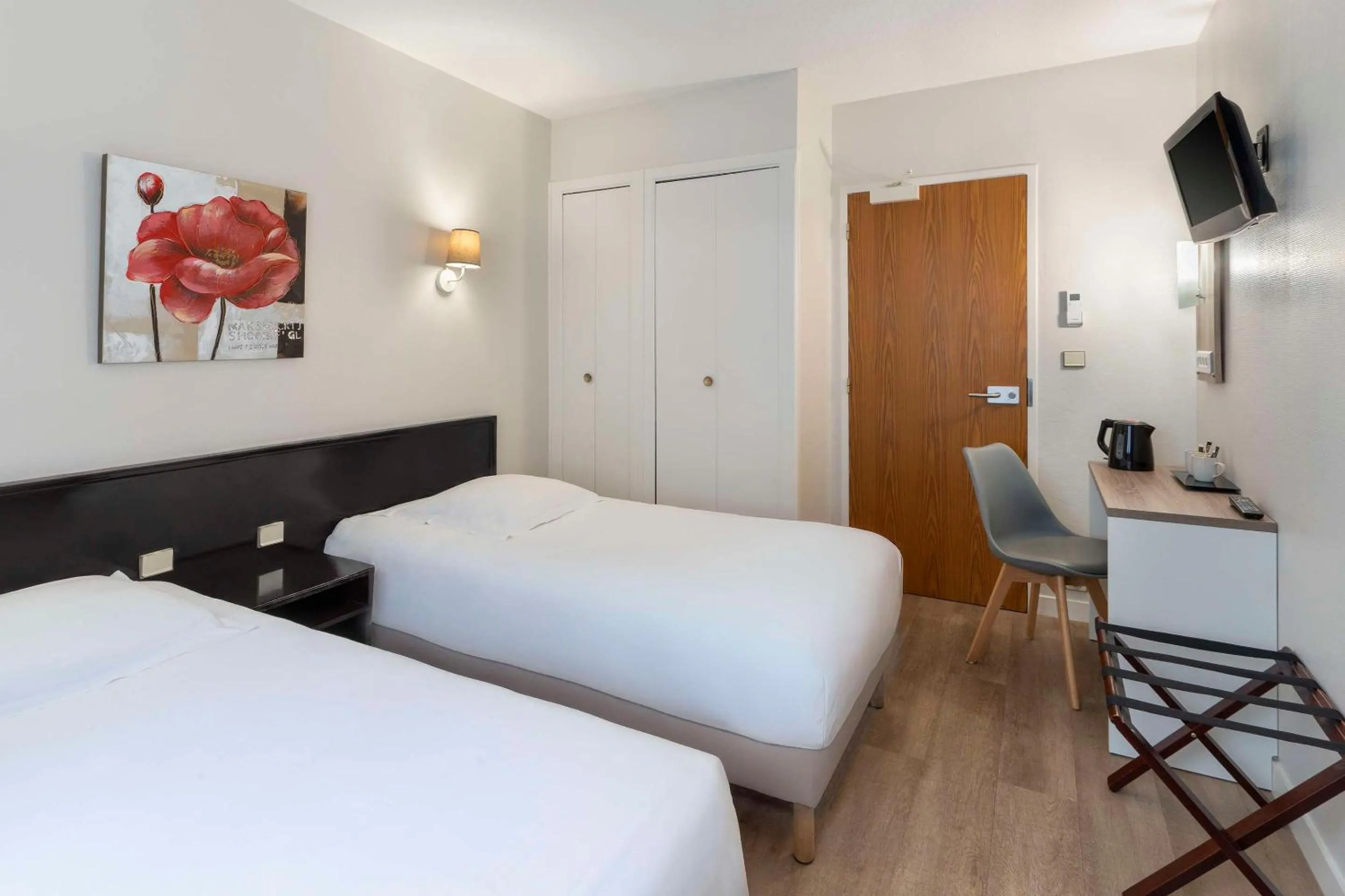 Bedroom, Bed in Sure Hotel by Best Western Saintes