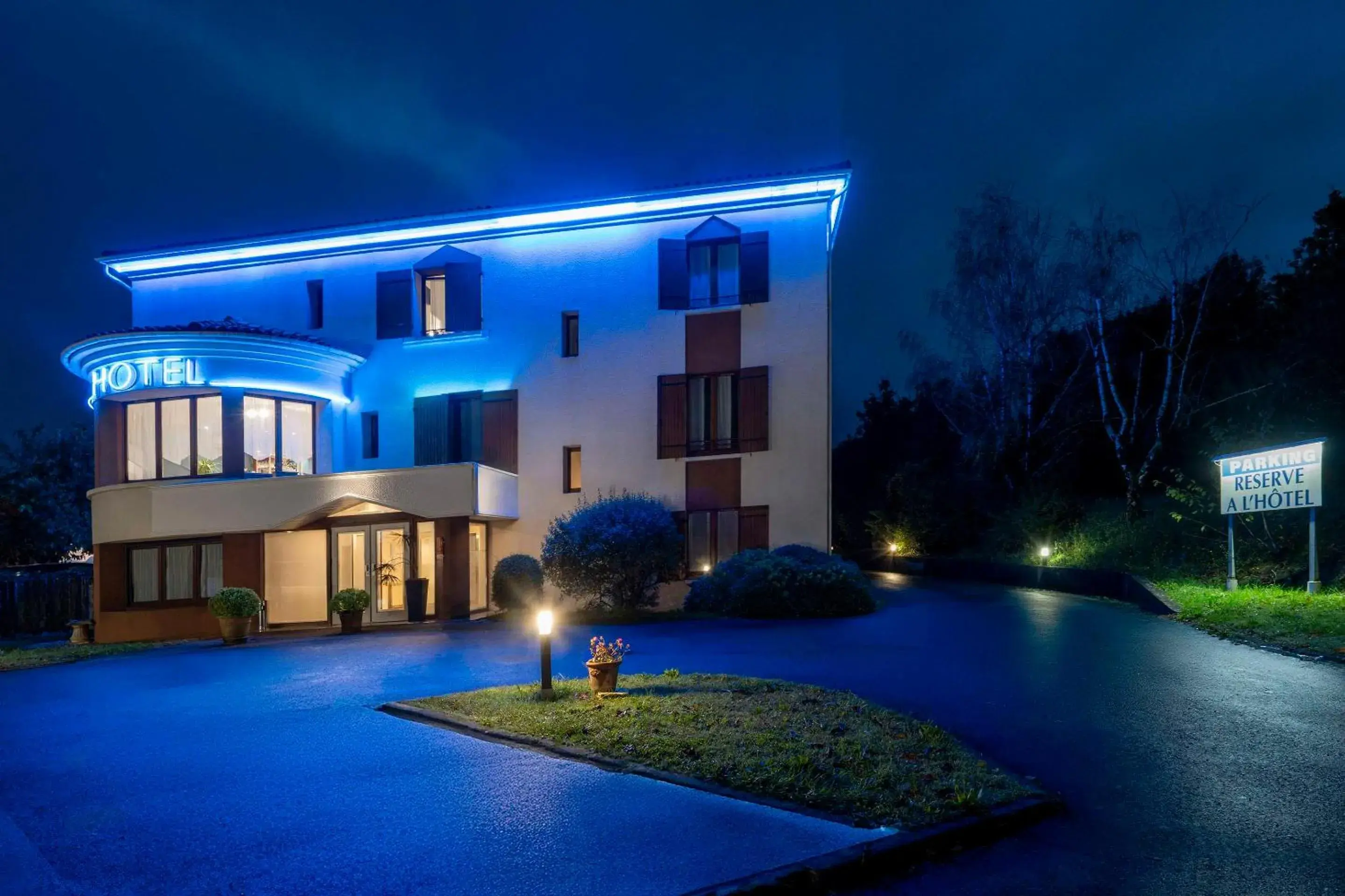 Property building in Sure Hotel by Best Western Saintes Property building in Sure Hotel by Best Western Saintes