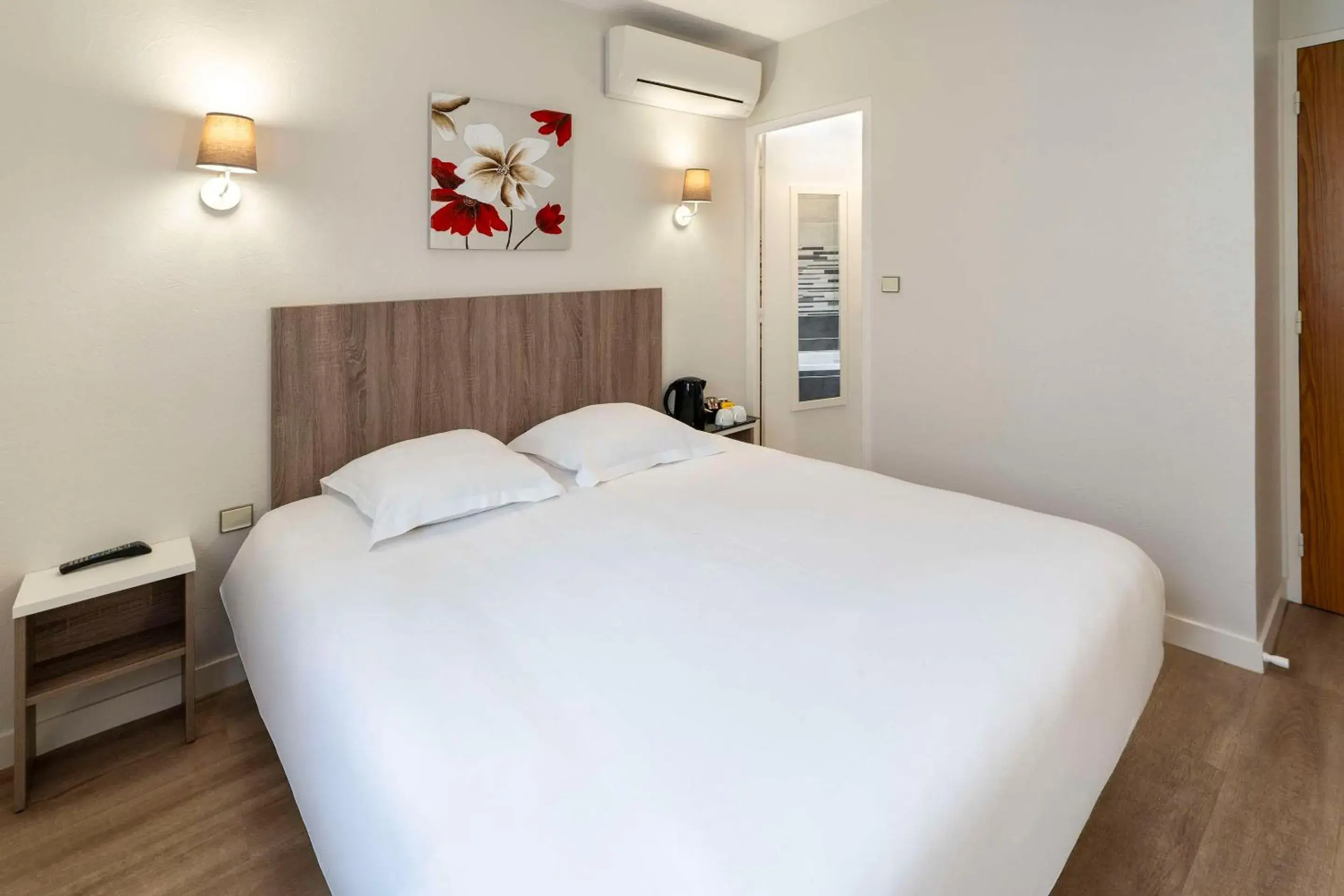 Bed in Sure Hotel by Best Western Saintes Bed in Sure Hotel by Best Western Saintes