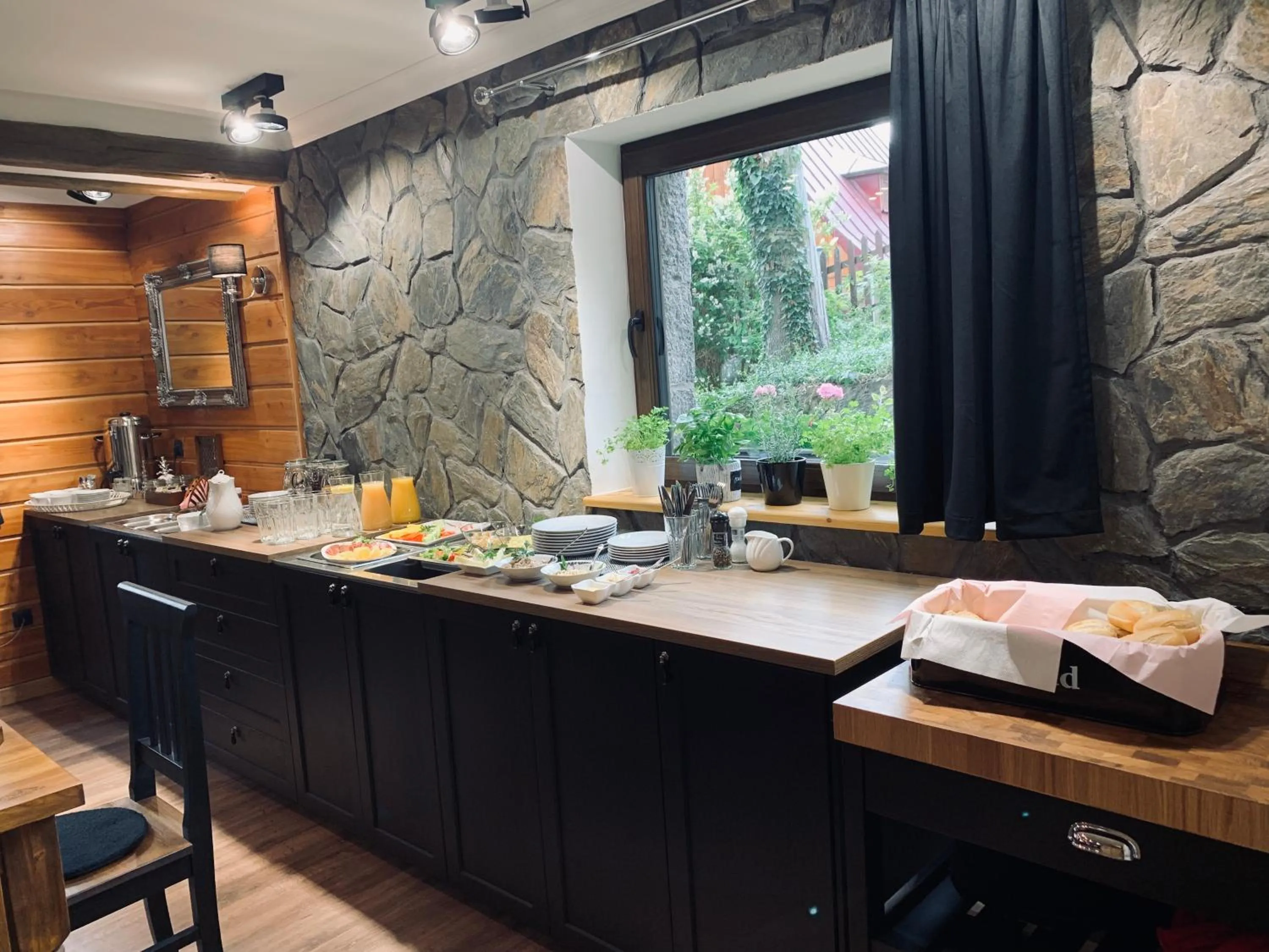 Breakfast in Willa Karkonoska