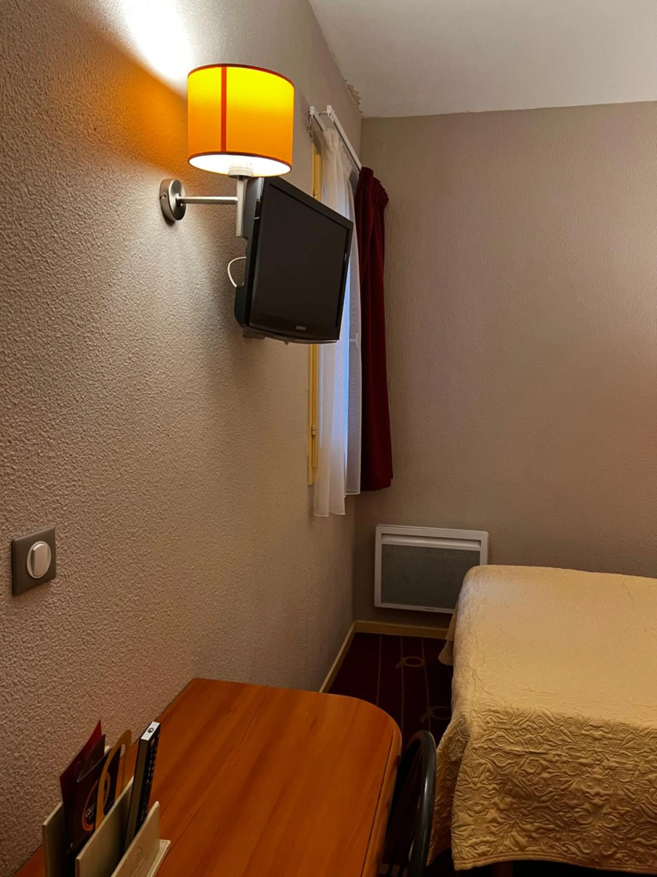 Bed in Hotel de L'Opéra