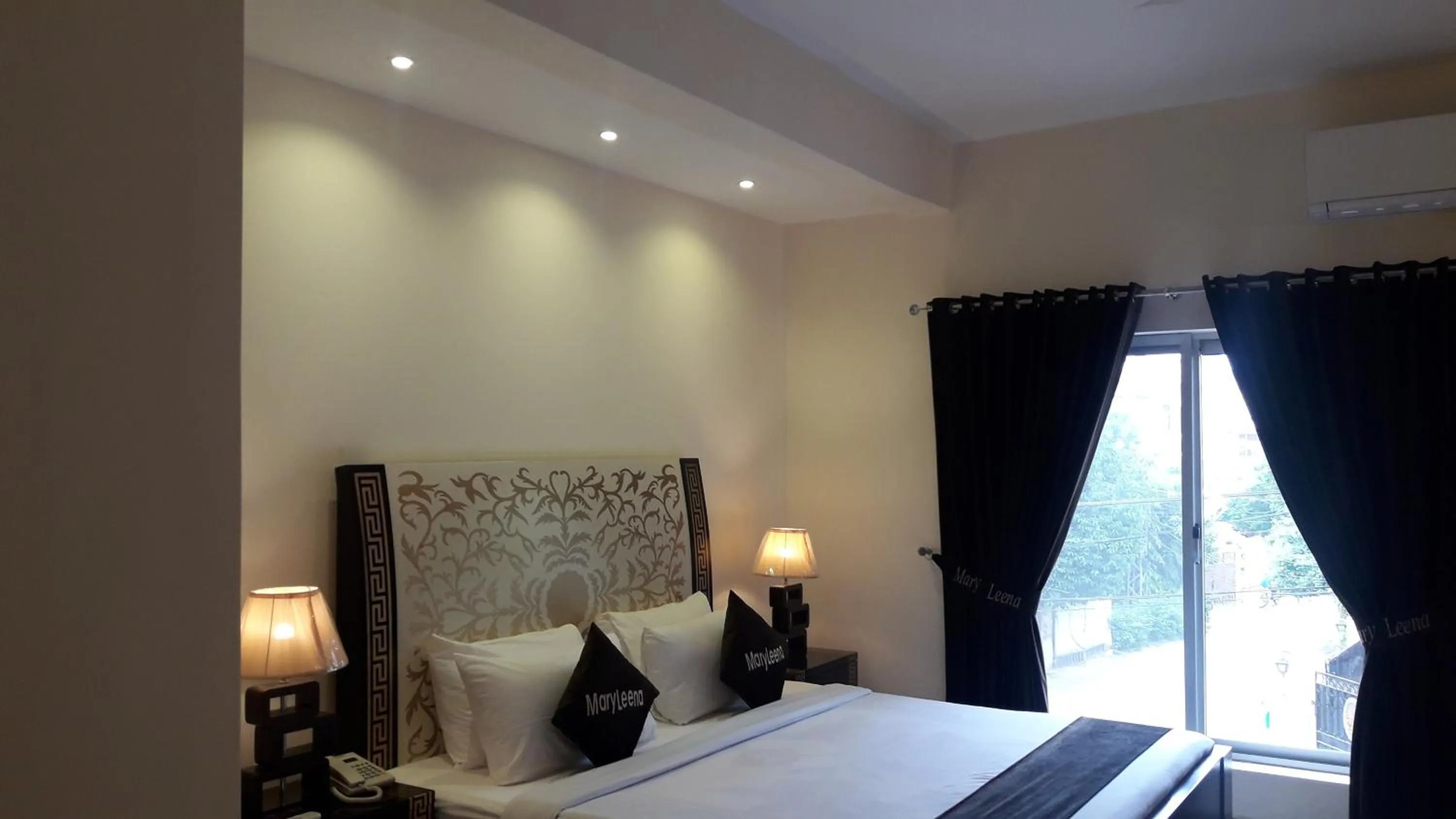 Bedroom, Bed in MaryLeena Hotel Gulberg