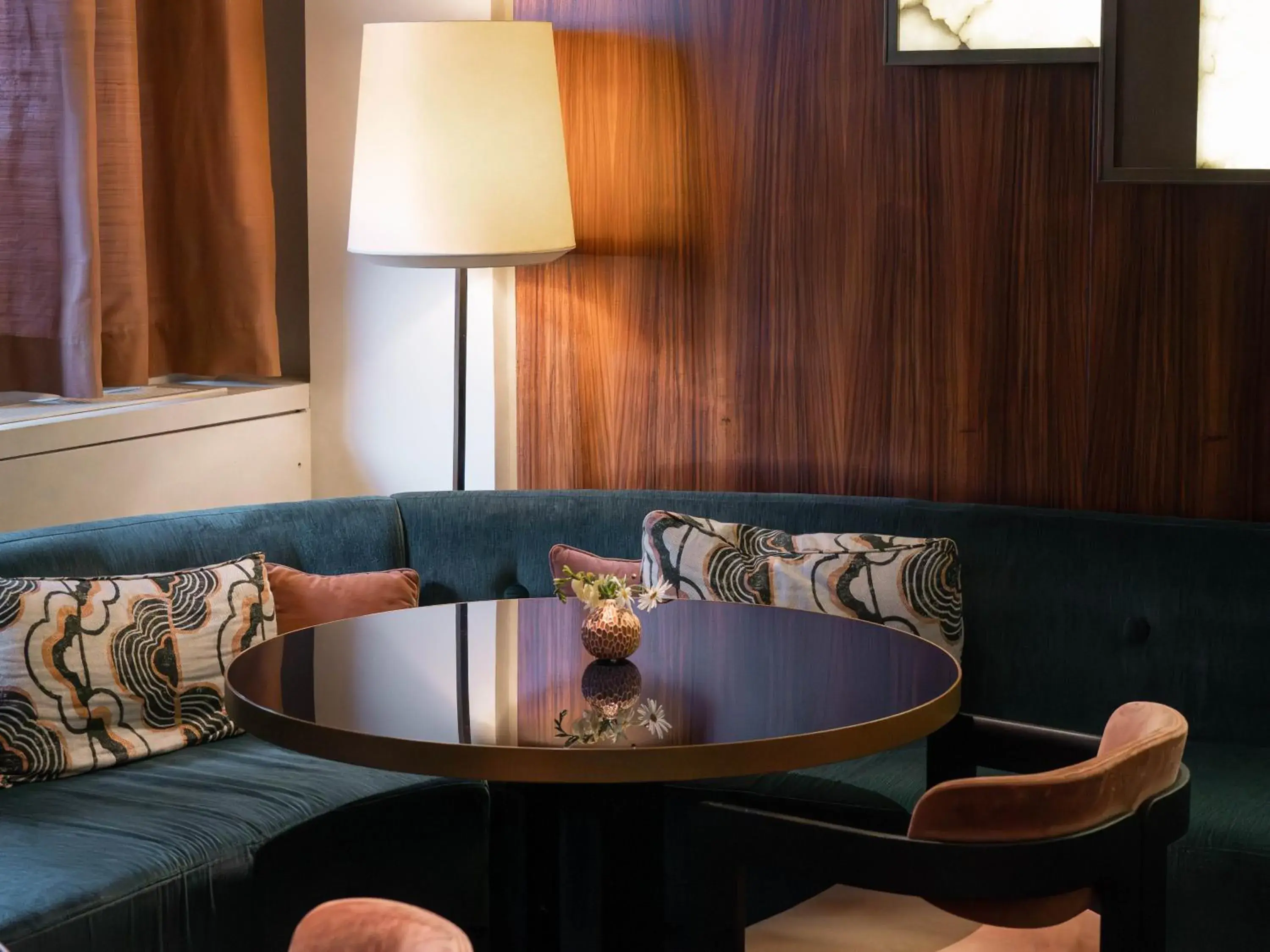 Restaurant/places to eat in Hotel Montalembert Restaurant/places to eat in Hotel Montalembert