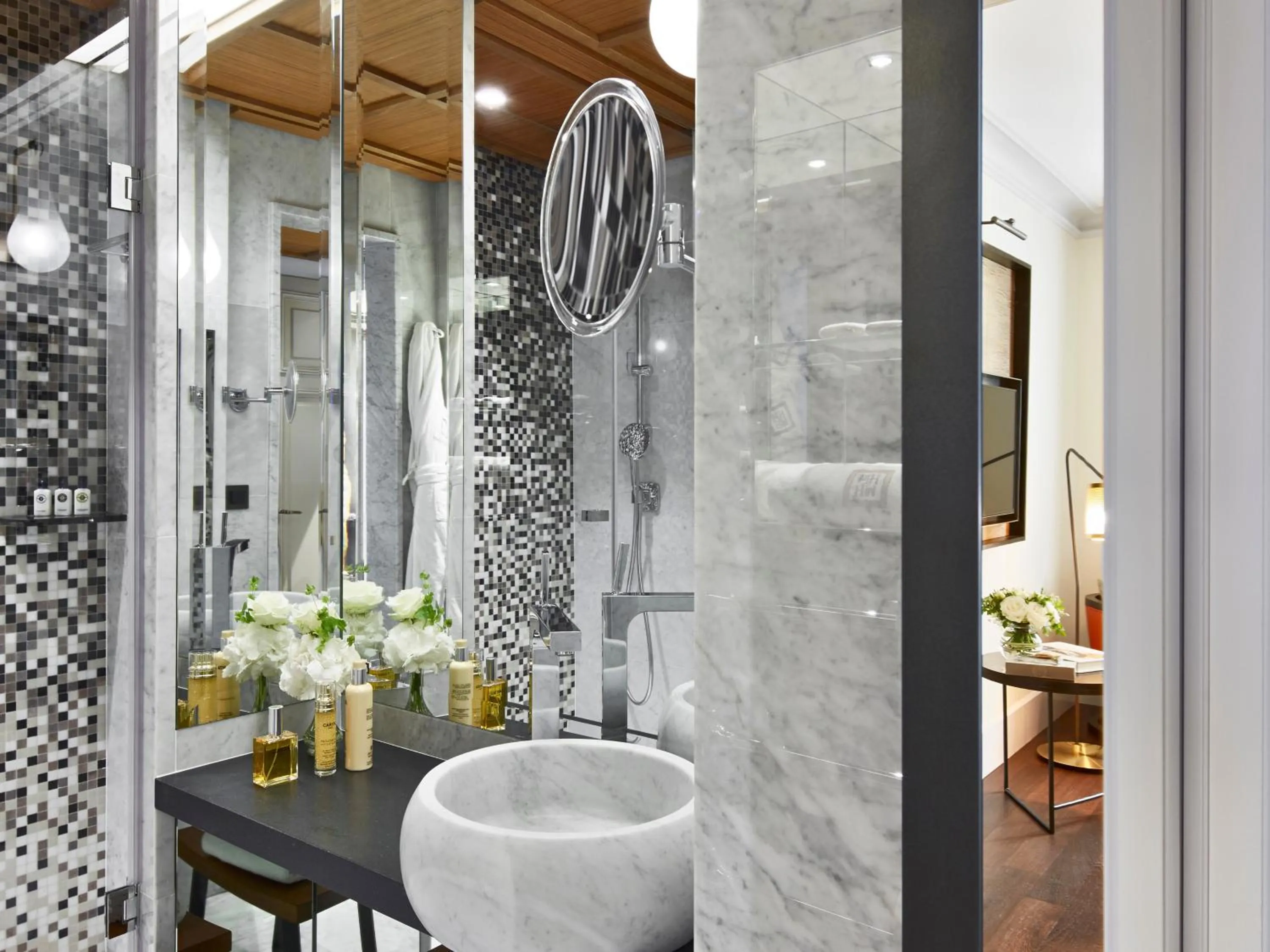 Shower in Hotel Montalembert