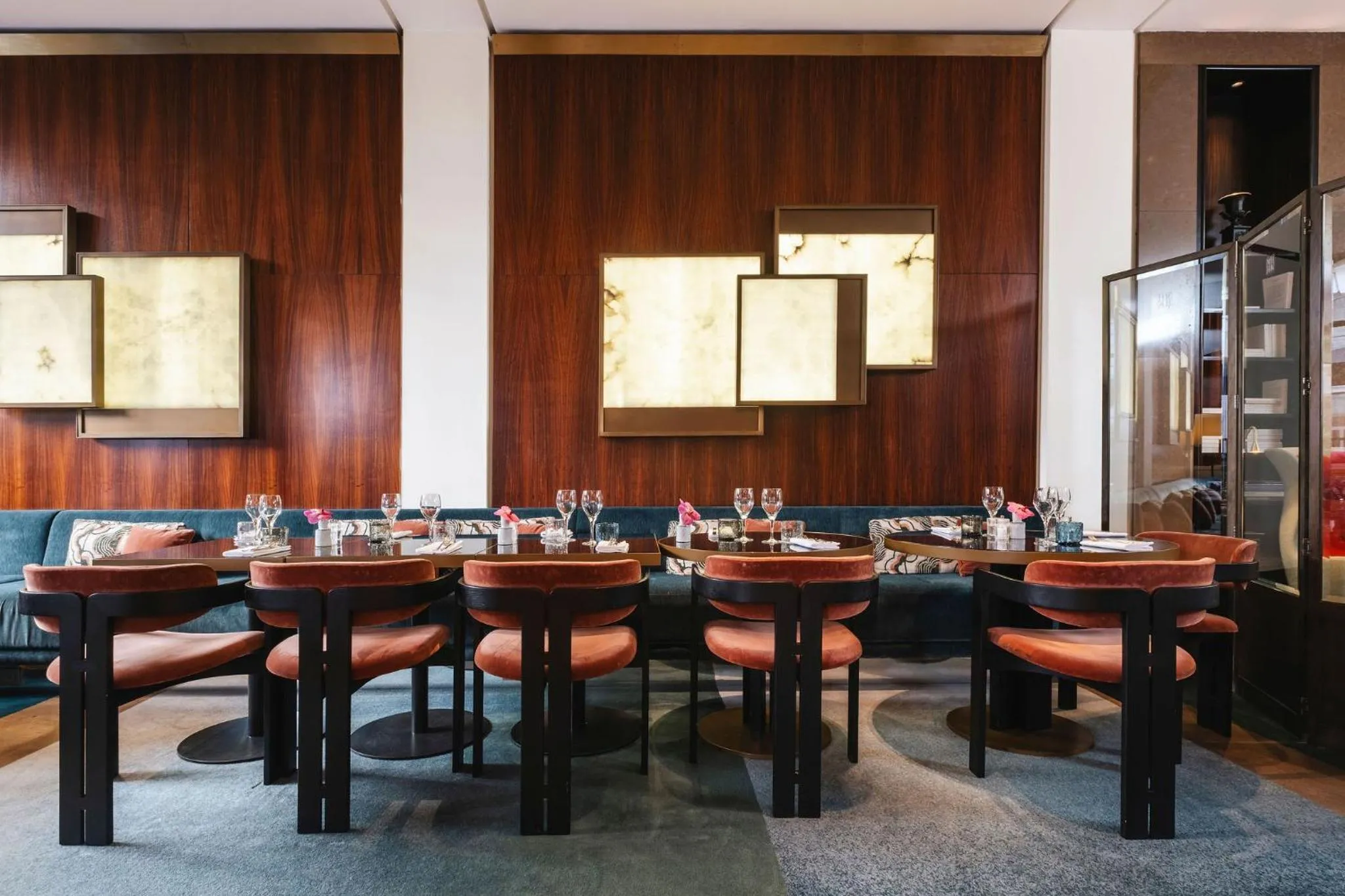 Restaurant/places to eat in Hotel Montalembert