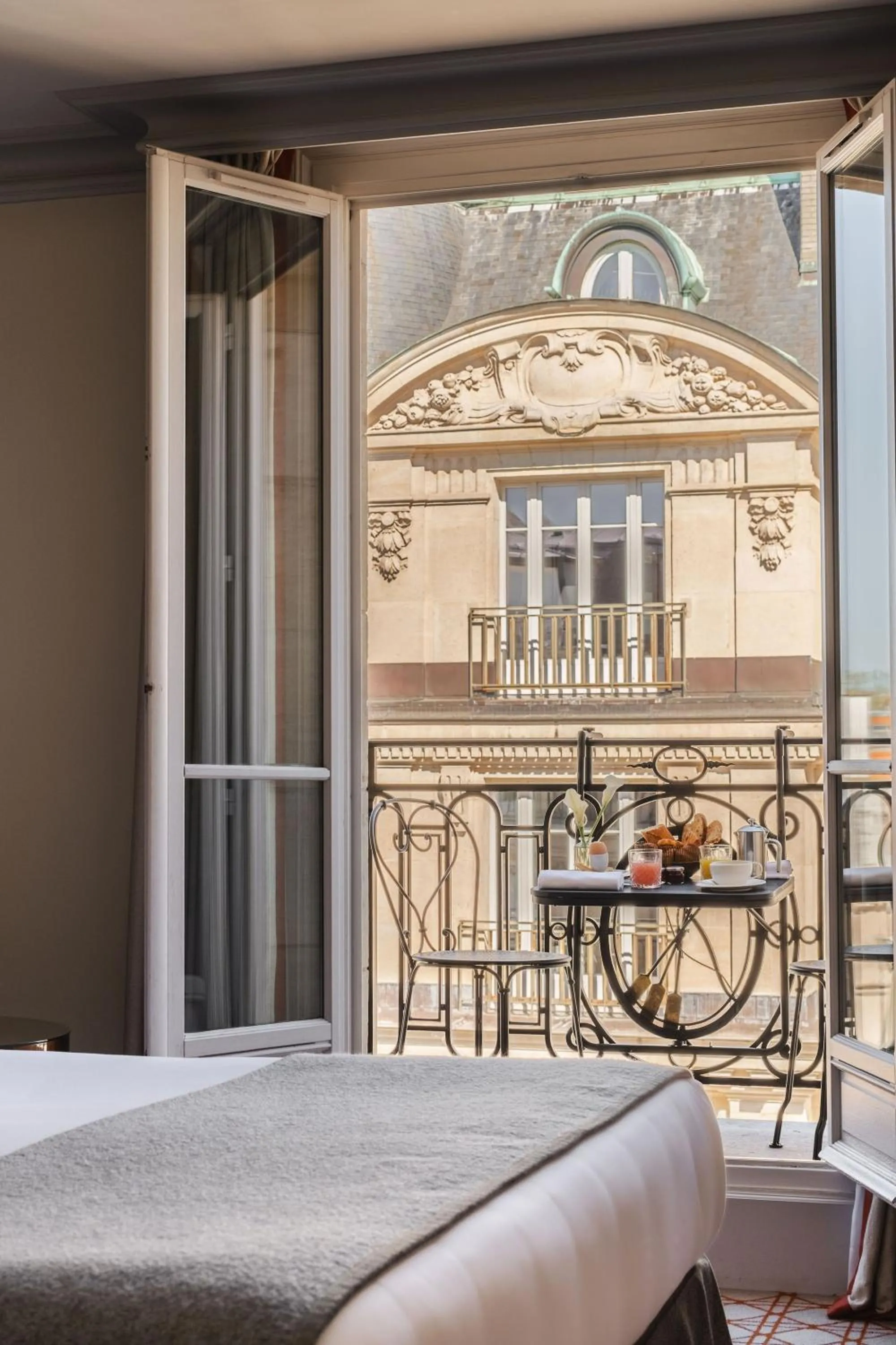 Balcony/Terrace, Bed in Hotel Montalembert