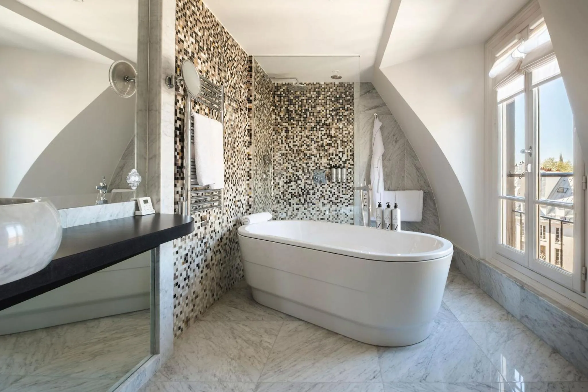 Bathroom in Hotel Montalembert