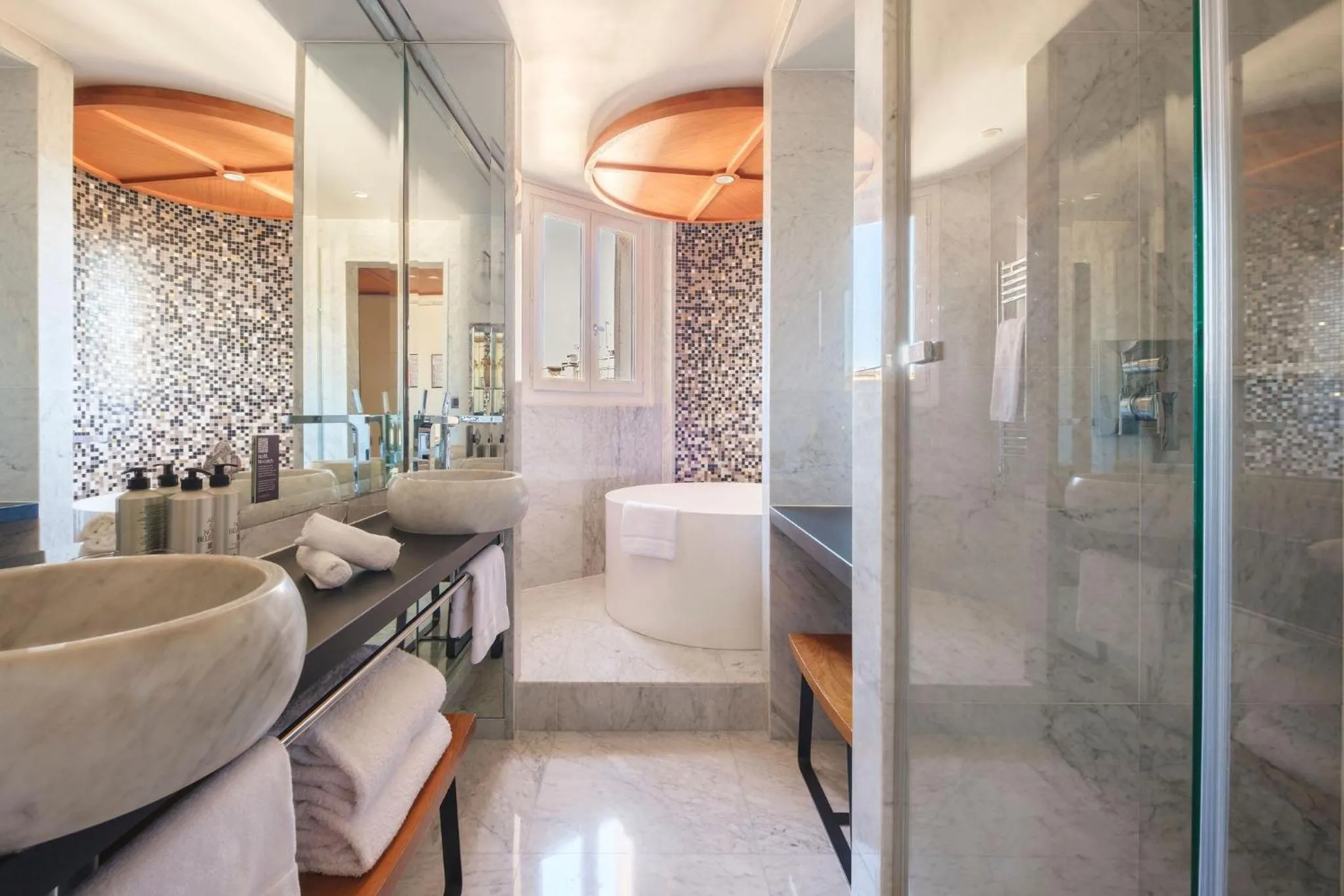 Bathroom in Hotel Montalembert