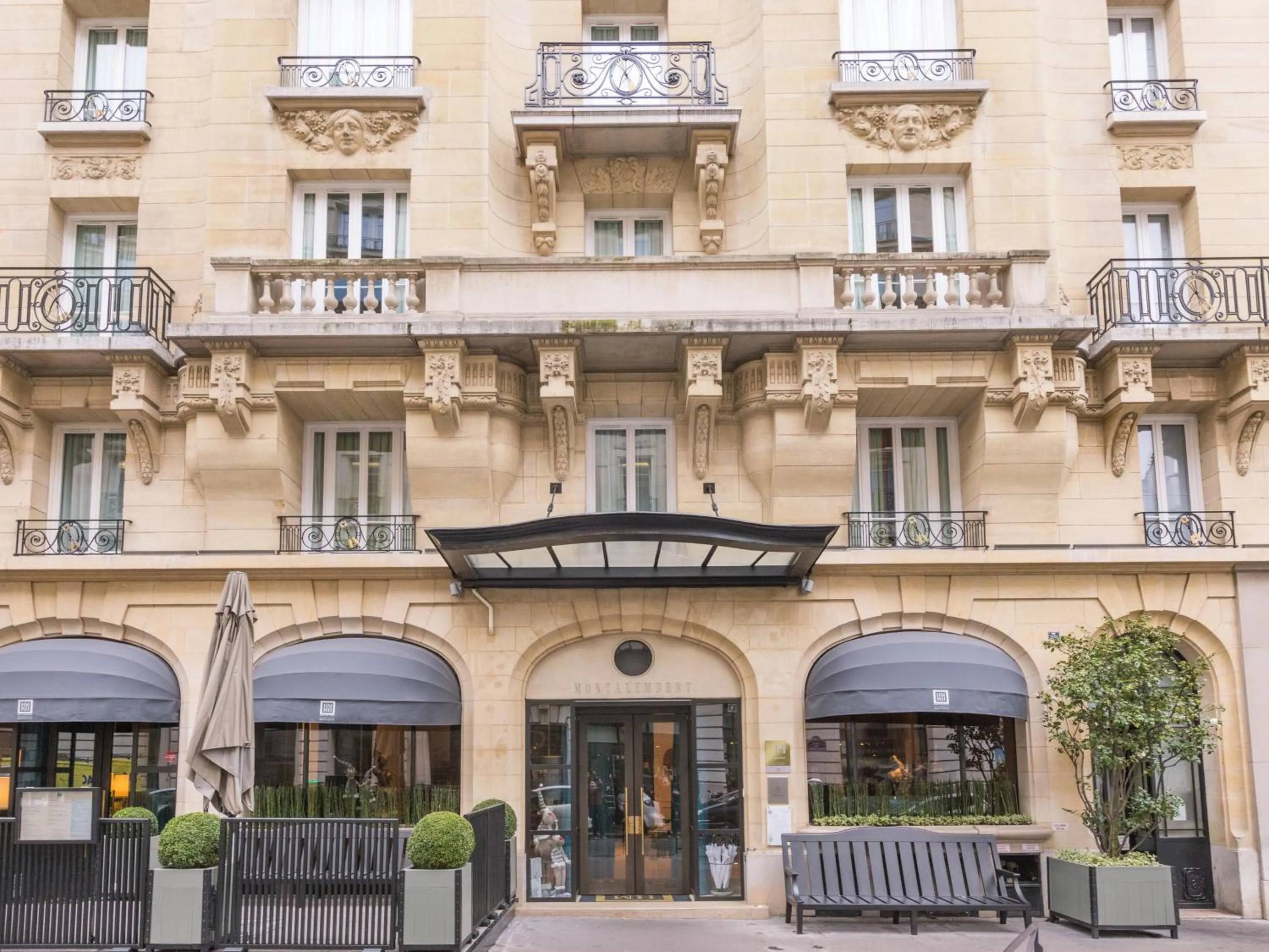 Facade/entrance in Hotel Montalembert