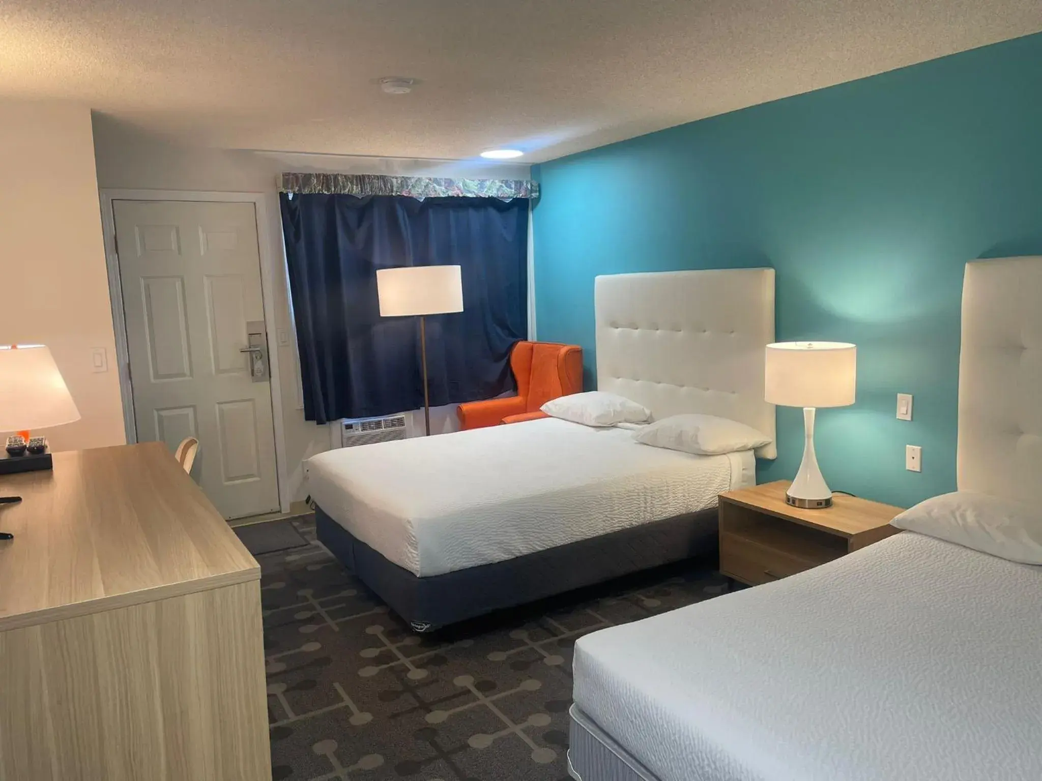 Queen Room with Two Queen Beds - Non-Smoking in Howard Johnson by Wyndham Hinton Queen Room with Two Queen Beds - Non-Smoking in Howard Johnson by Wyndham Hinton