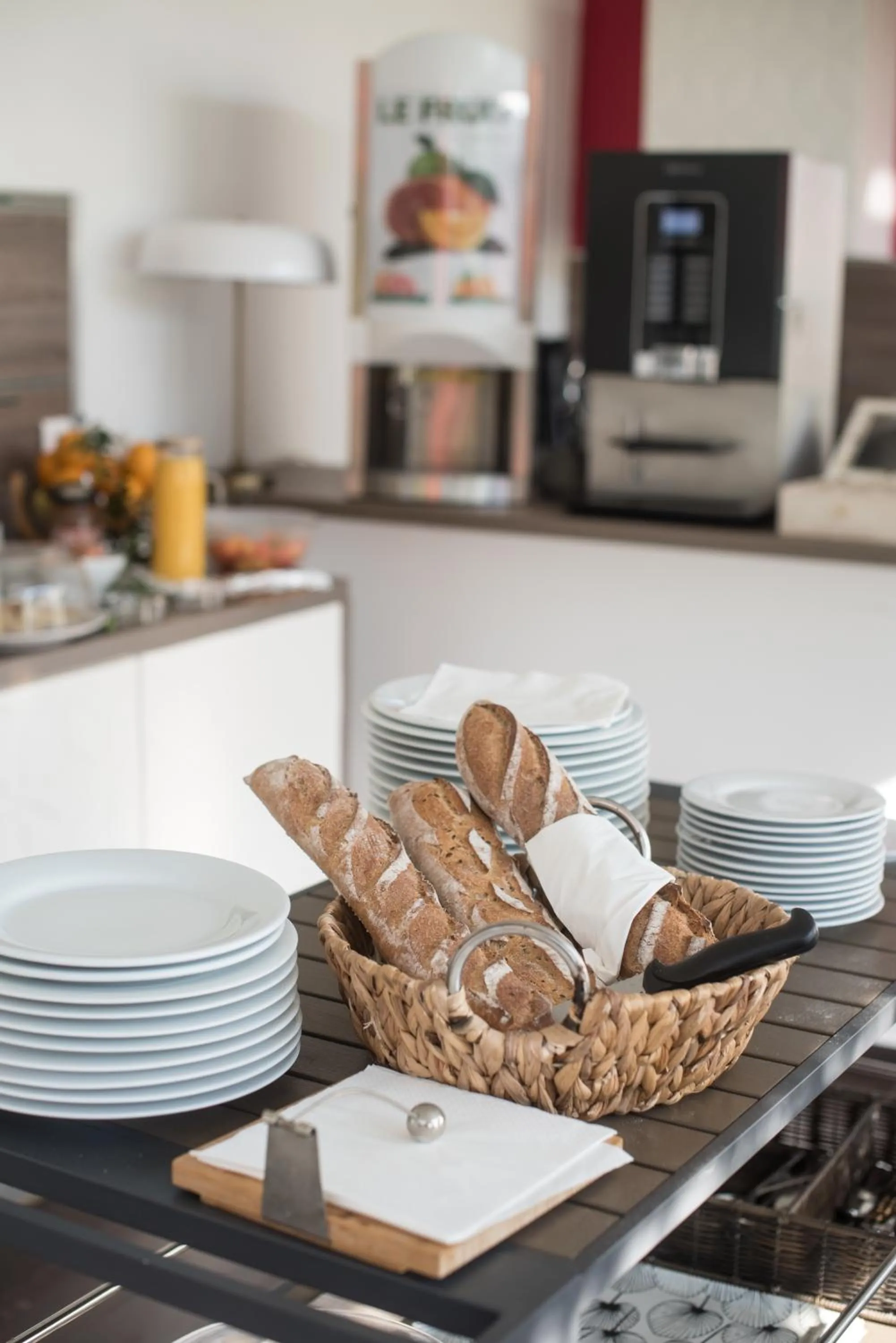 Food and drinks in Hôtel Les Jardins