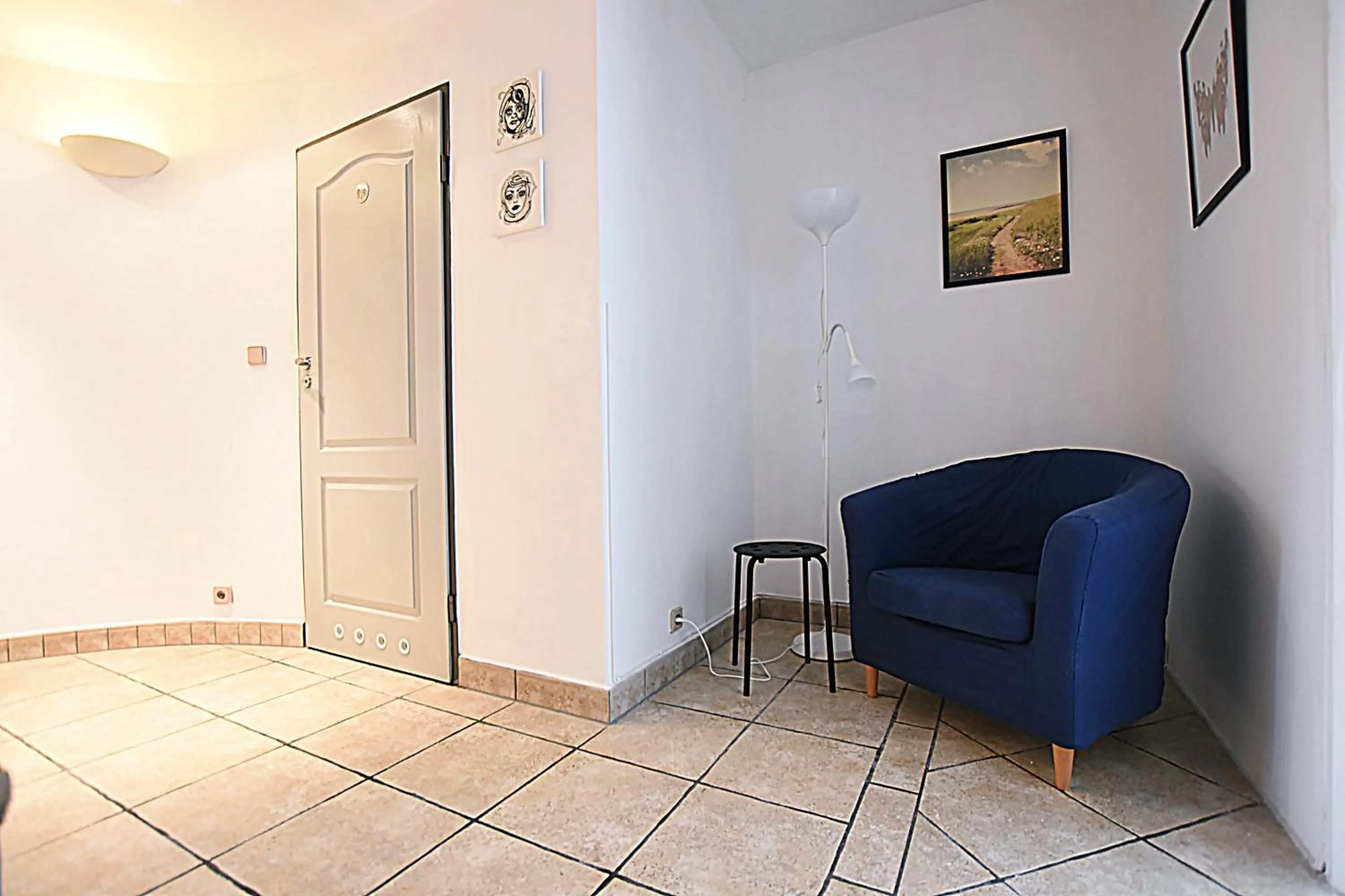 Communal lounge/ TV room in Mhost Bronowice