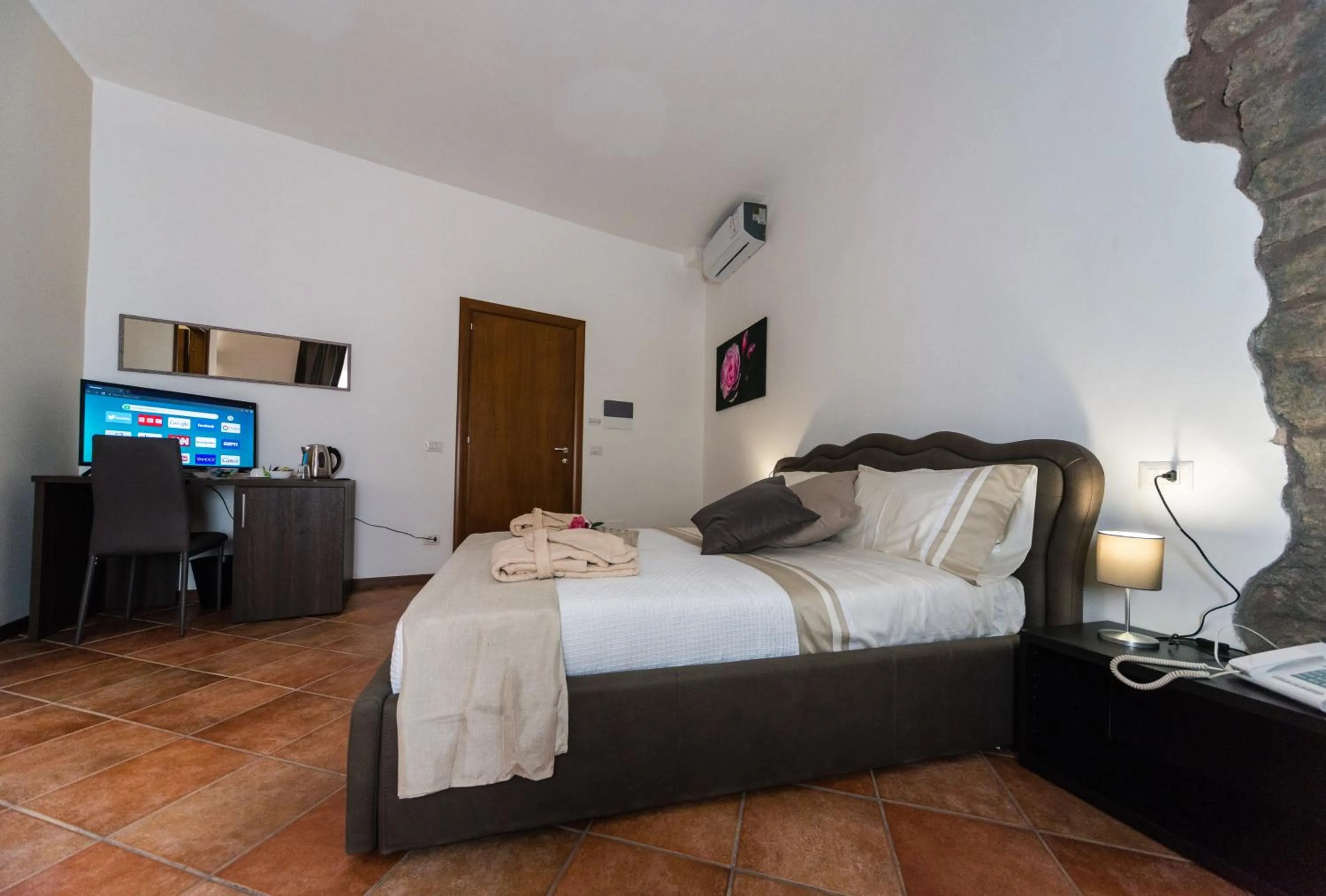 Bed in Le Undici Rose Hotel