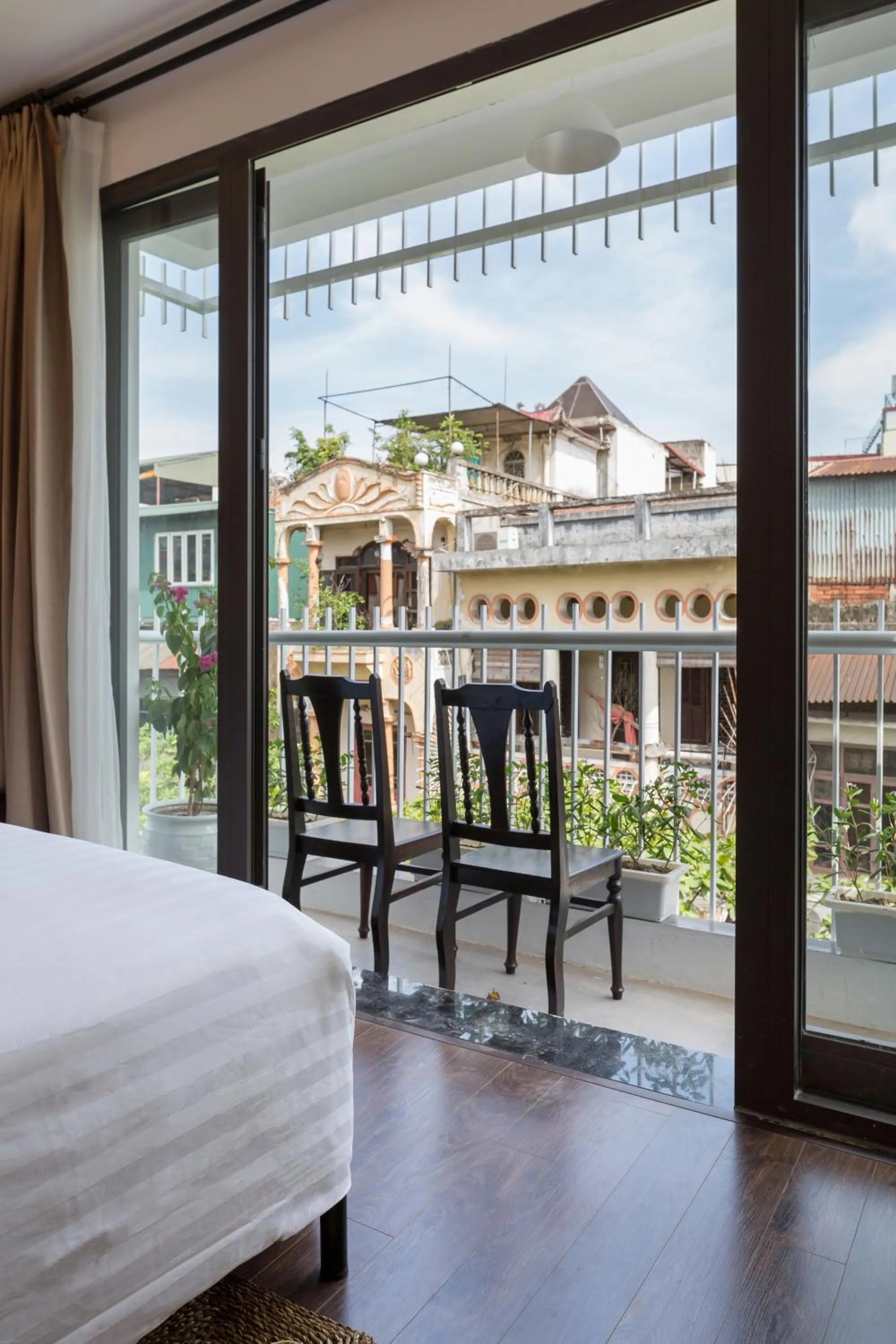 Bed in Centraltique Downtown - Bespoke Colonial House Near Hoan Kiem Lake