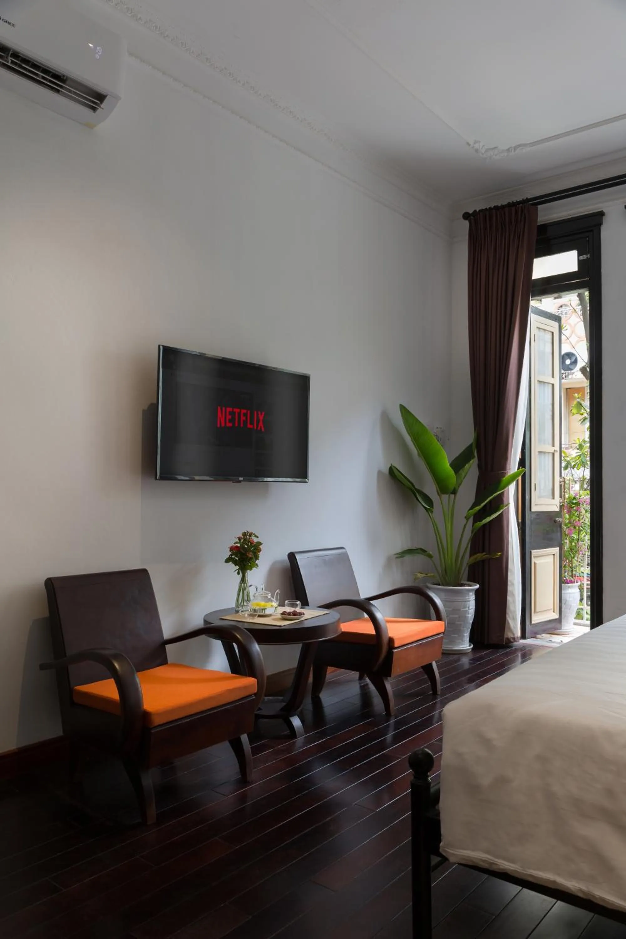 Centraltique Downtown - Bespoke Colonial House Near Hoan Kiem Lake