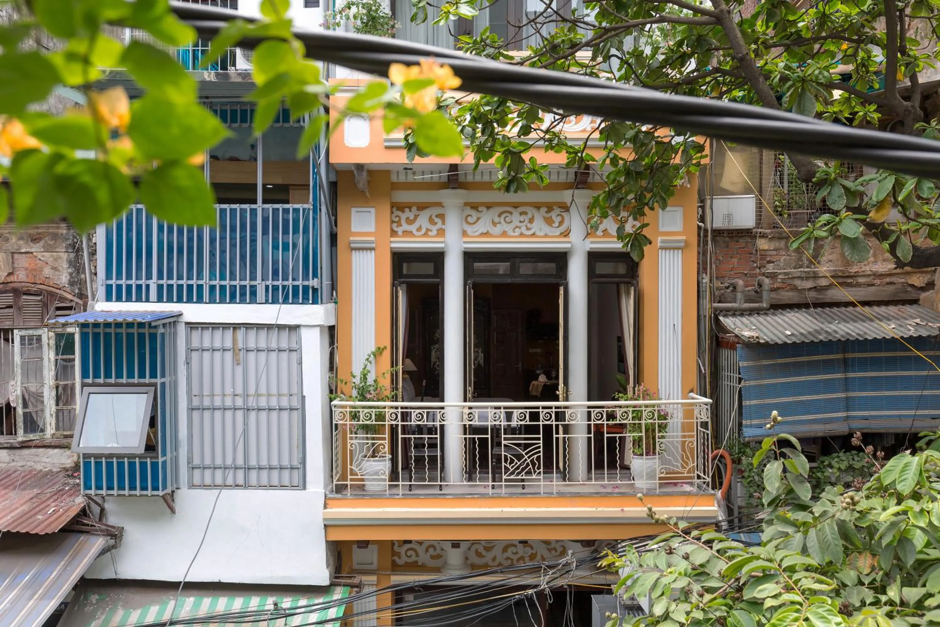 Centraltique Downtown - Bespoke Colonial House Near Hoan Kiem Lake