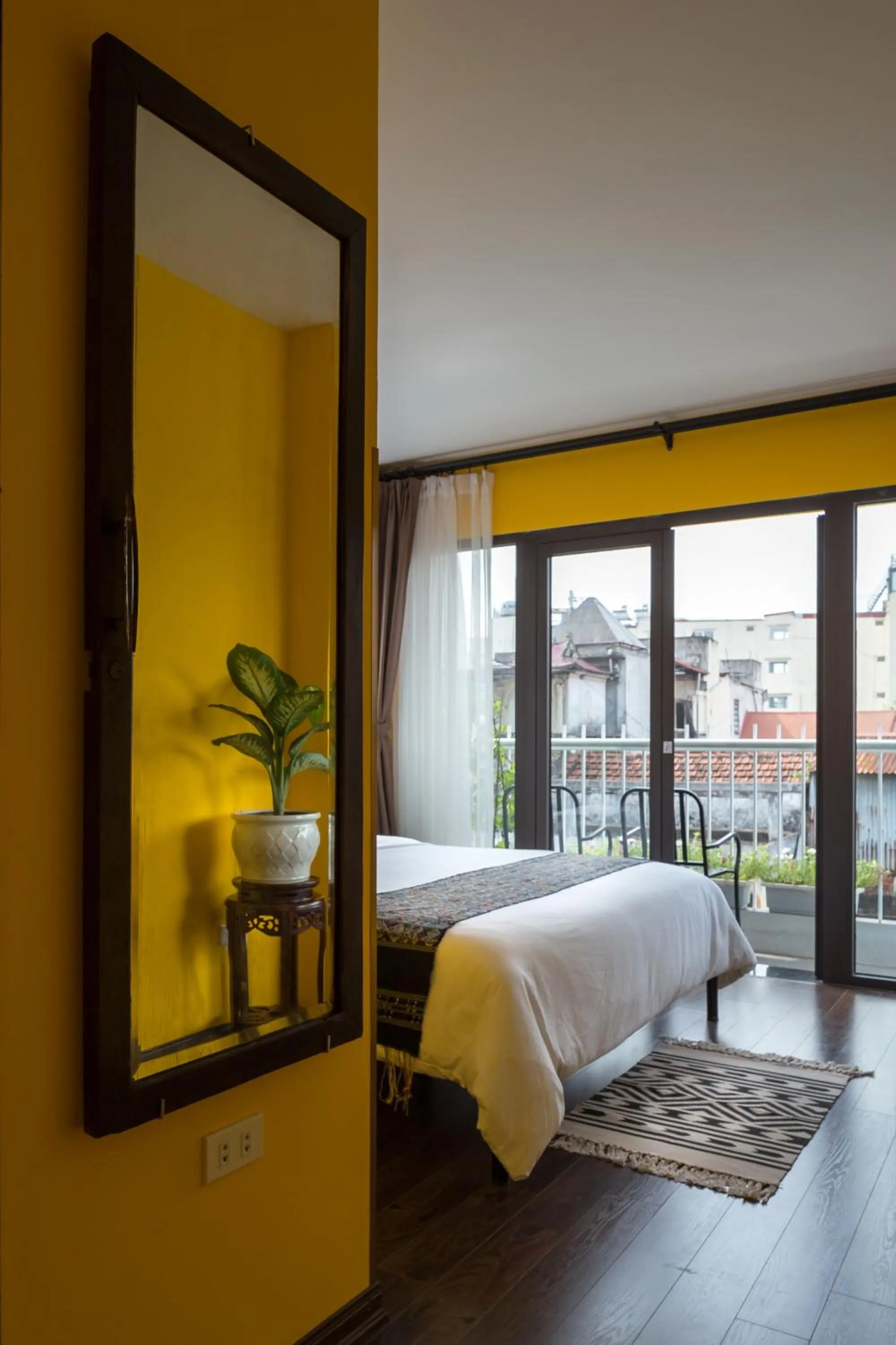 Bed in Centraltique Downtown - Bespoke Colonial House Near Hoan Kiem Lake