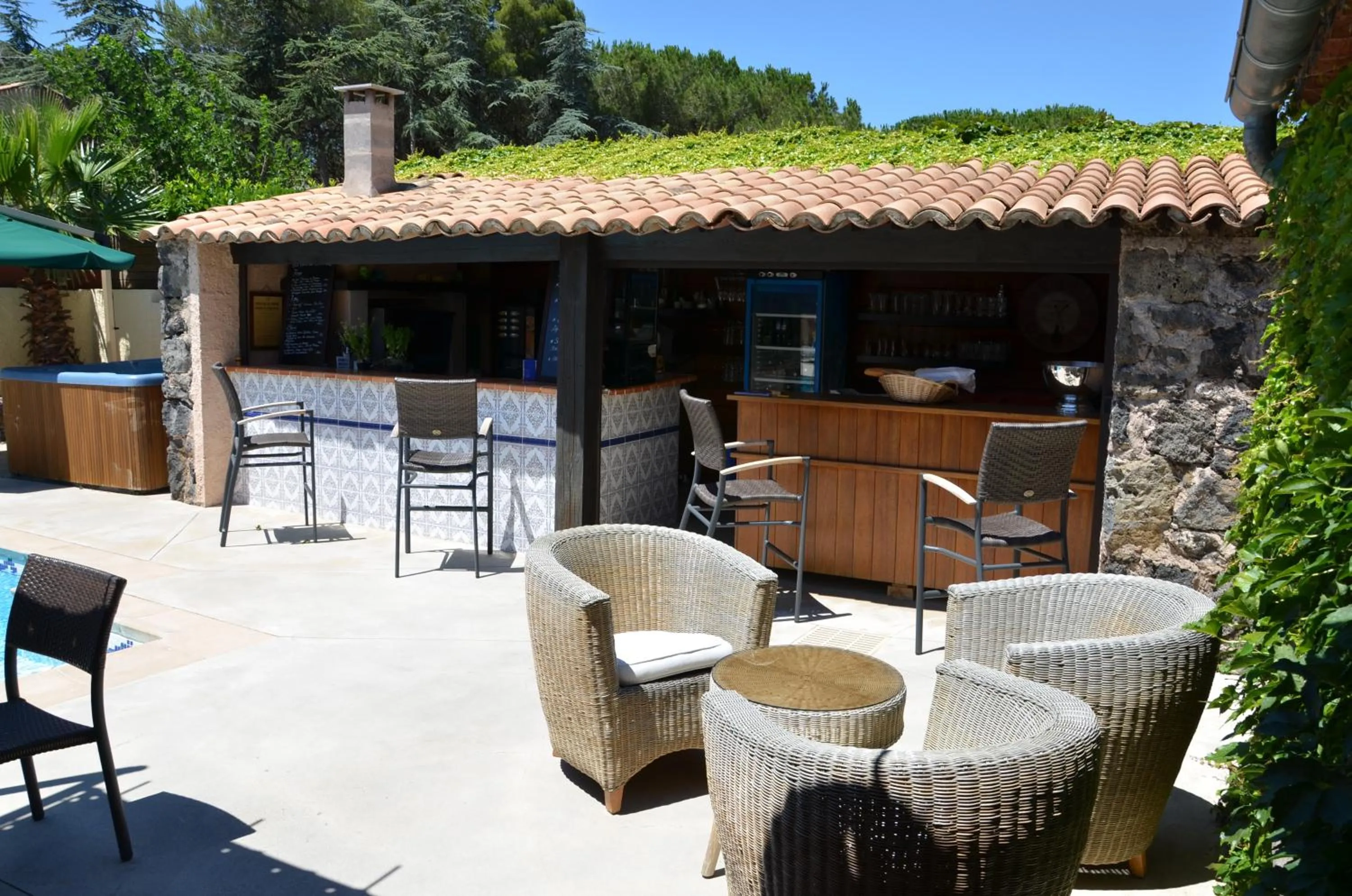 Lounge or bar in La Bergerie Du Cap