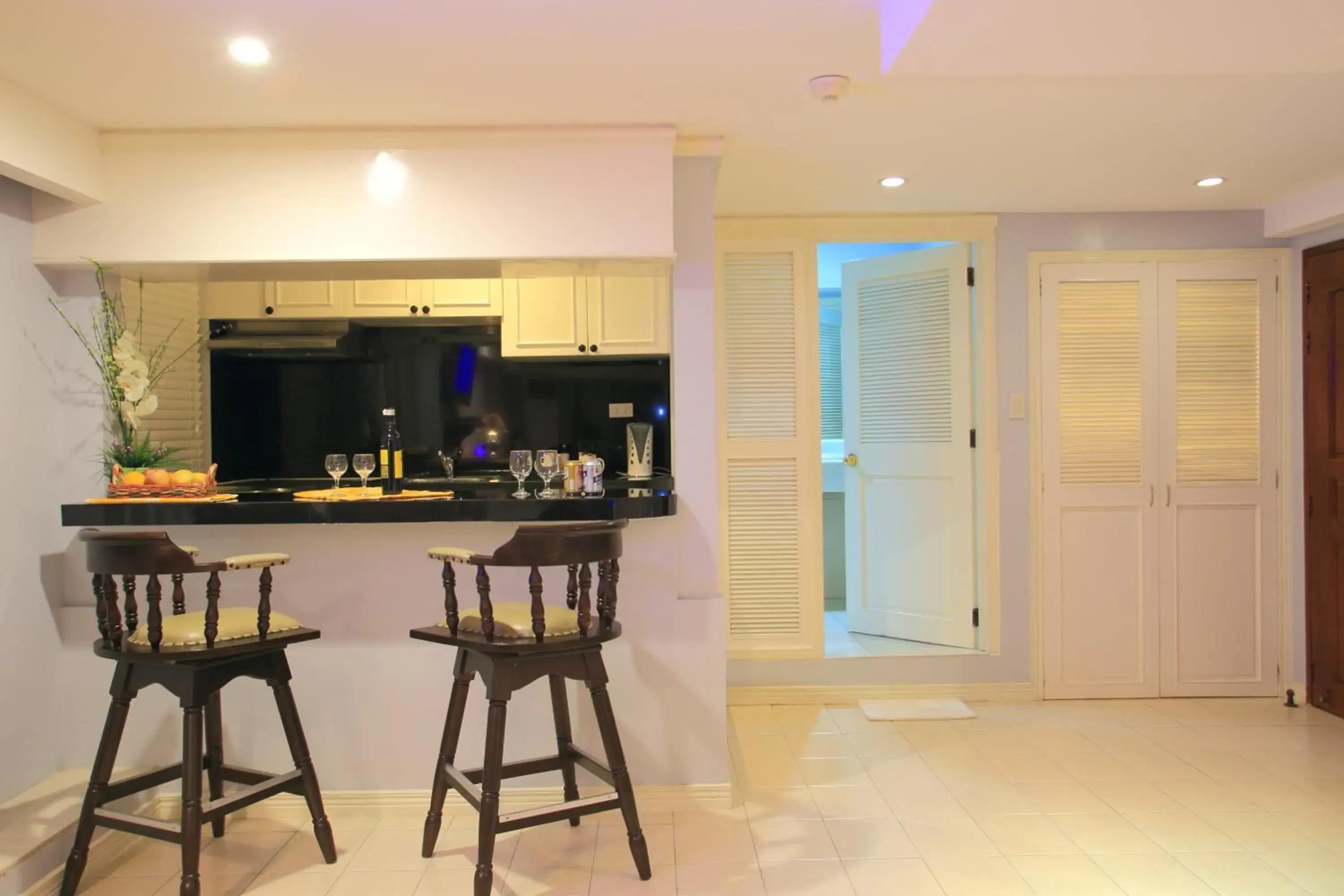 Lounge or bar in Wild Orchid Beach Resort Lounge or bar in Wild Orchid Beach Resort