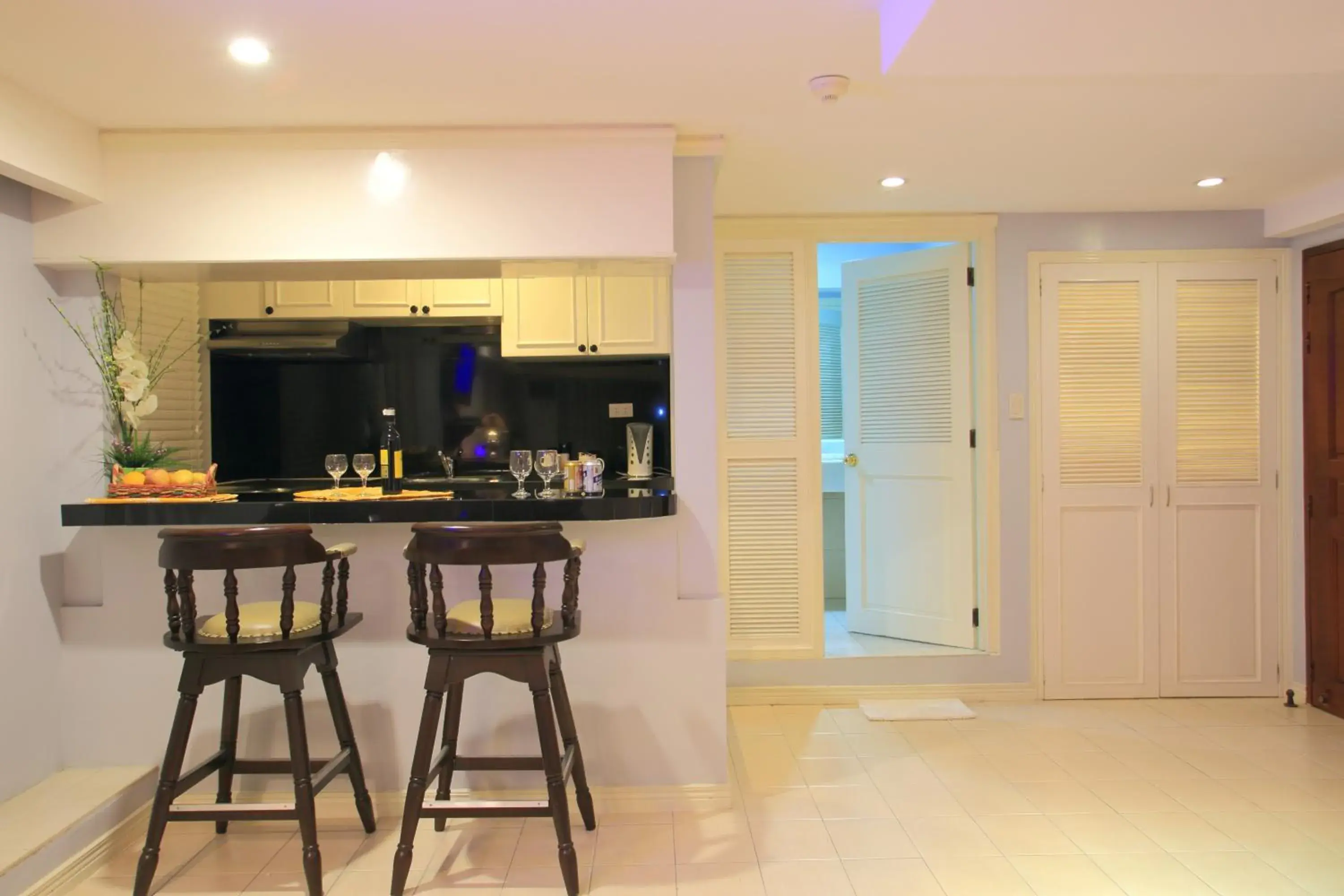 Lounge or bar in Wild Orchid Beach Resort Lounge or bar in Wild Orchid Beach Resort