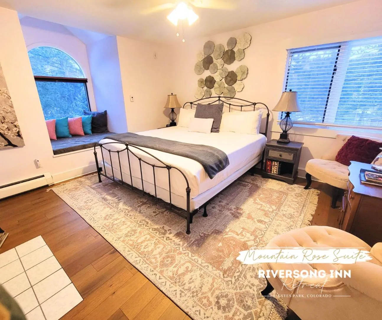 Bed in Riversong Inn Retreat